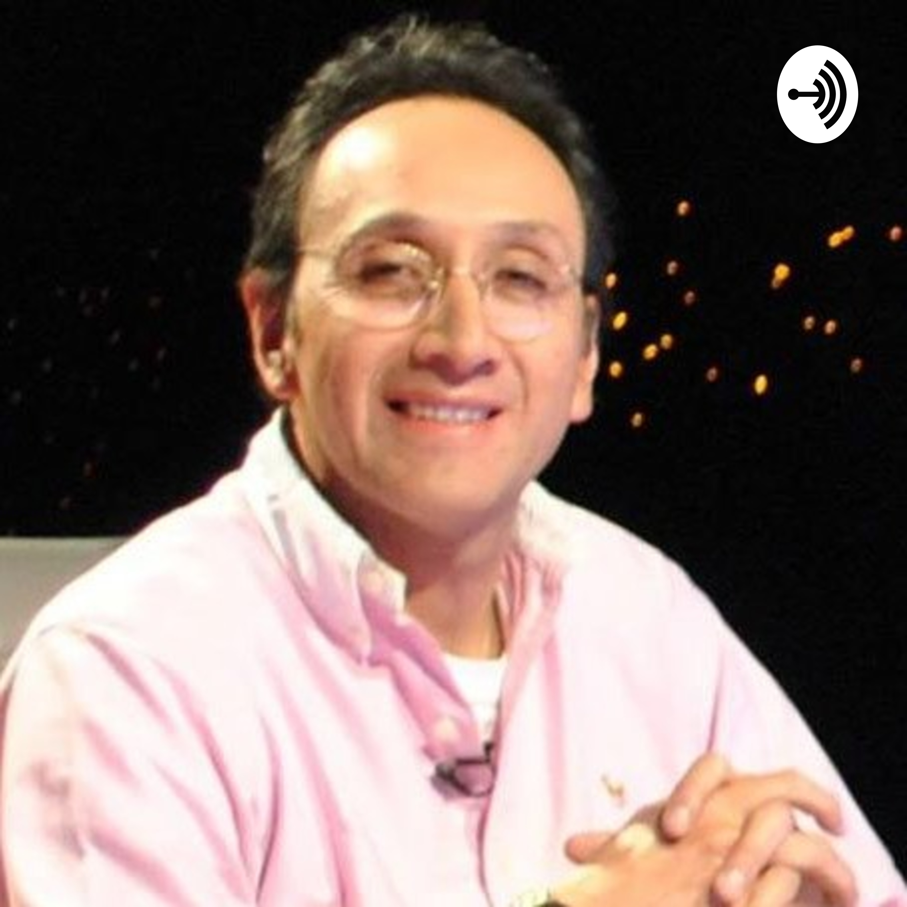 A Media Voz... Conduce Sandro Velarde