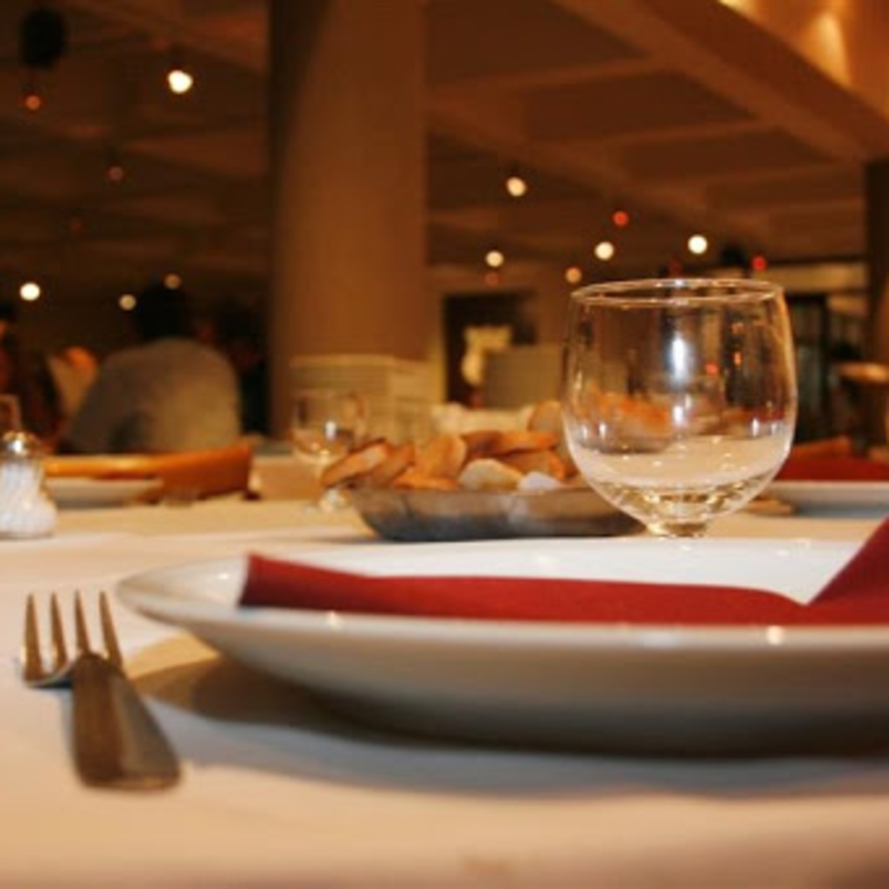 Luis Cisneros: Quién es quien en un restaurante episode artwork