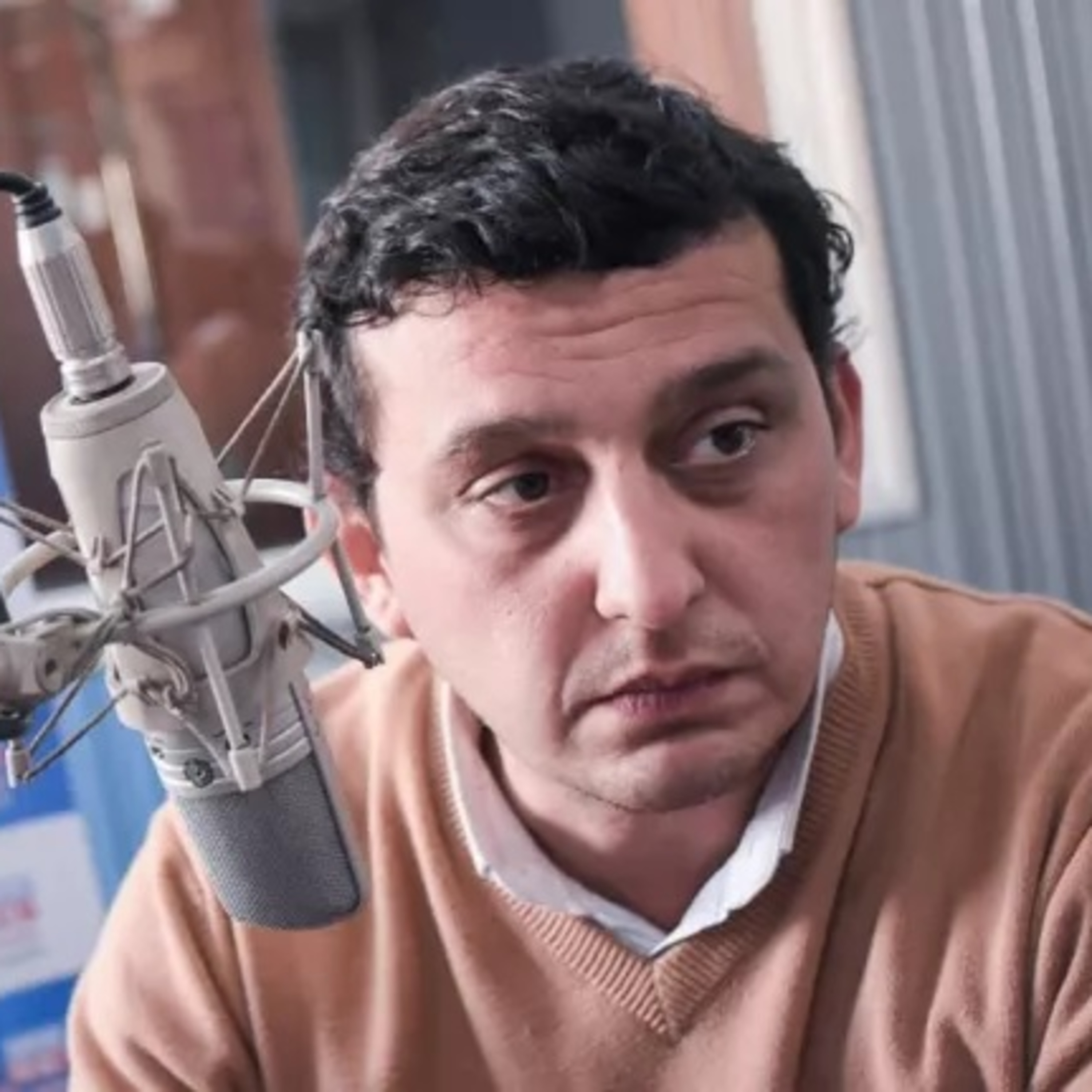 Alexandro "La situación está cada vez más difícil, la gente está ahogada, endeudada" episode artwork