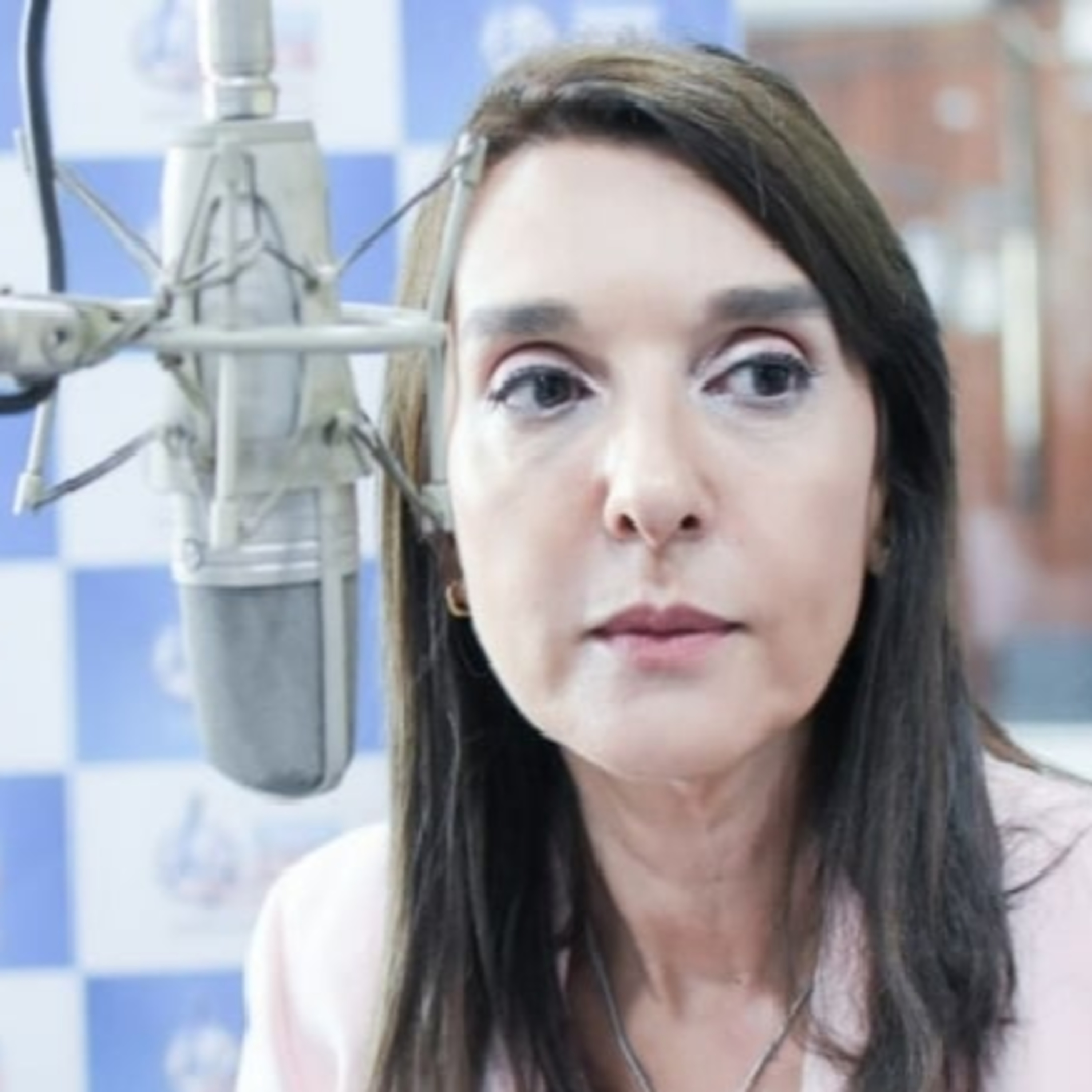 Nassif "Me siento parte de la política, pero sin dejar de reconocer a las miles de mujeres 'invisibles' que quedan" episode artwork