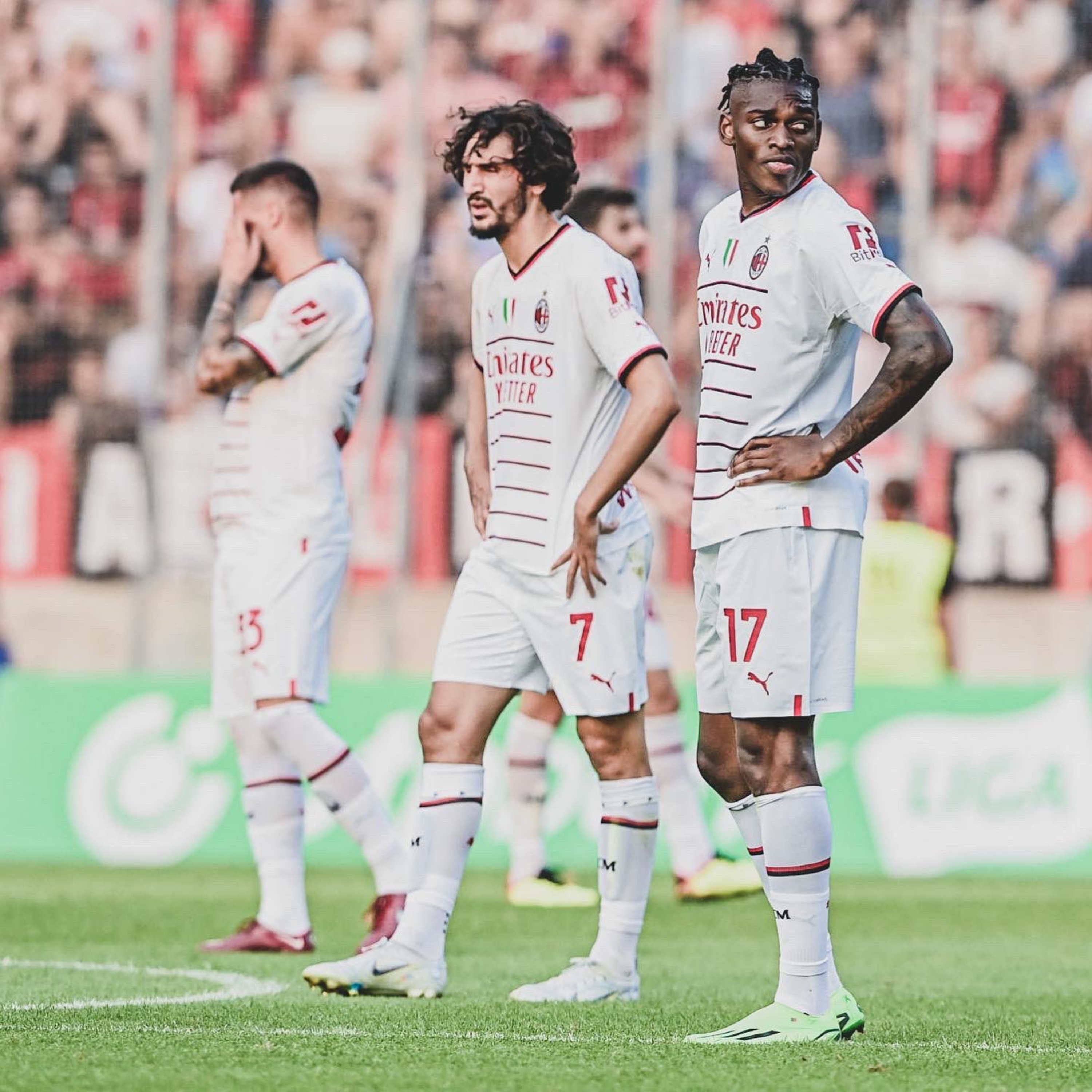 Review ZTE 3-2 AC Milan  episode artwork