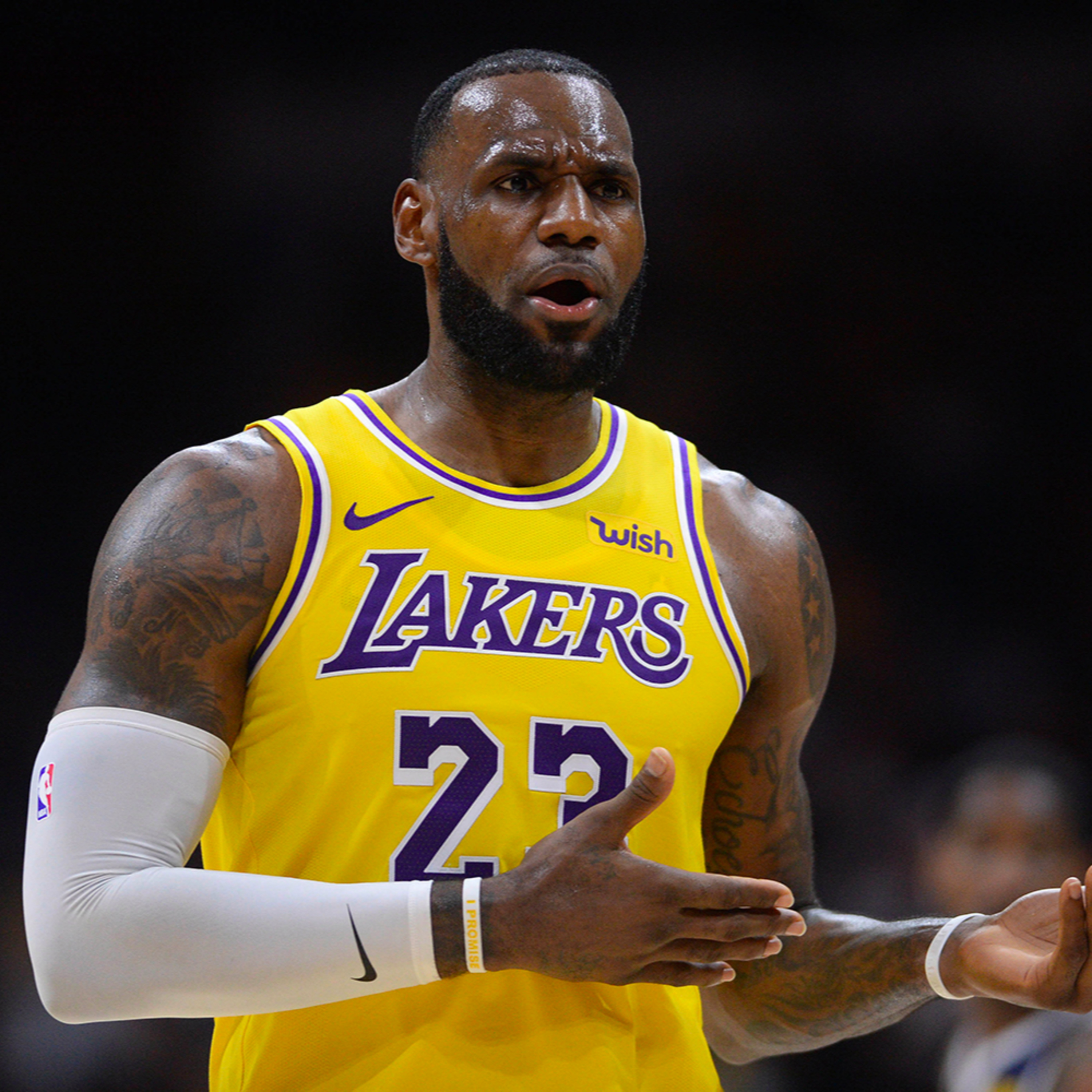 [15 minutos] O que esperar do LeBron vs Curry no Play-In do Oeste episode artwork