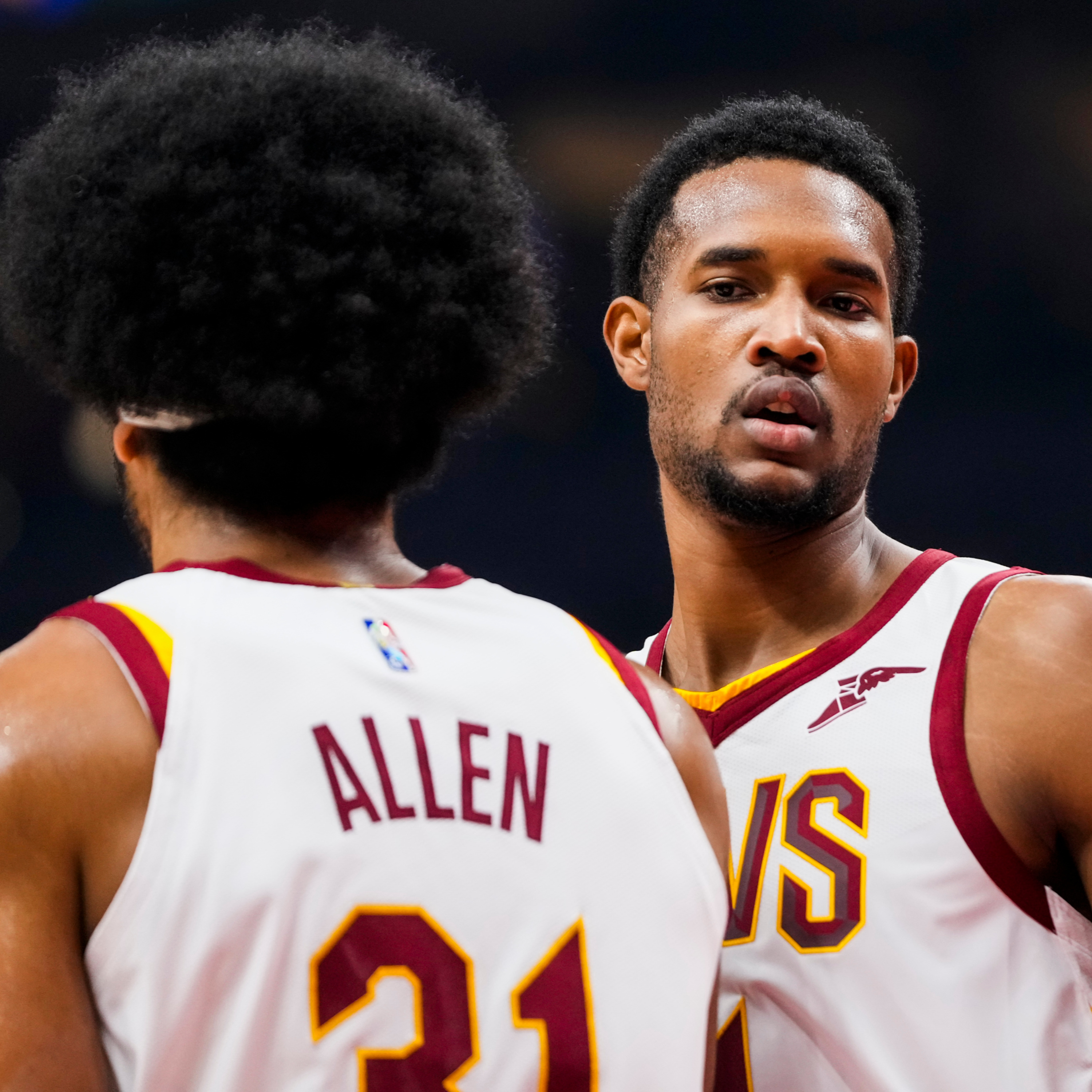 [15 Minutos] Cavs mostra como usar dois pivôs juntos na NBA atual episode artwork