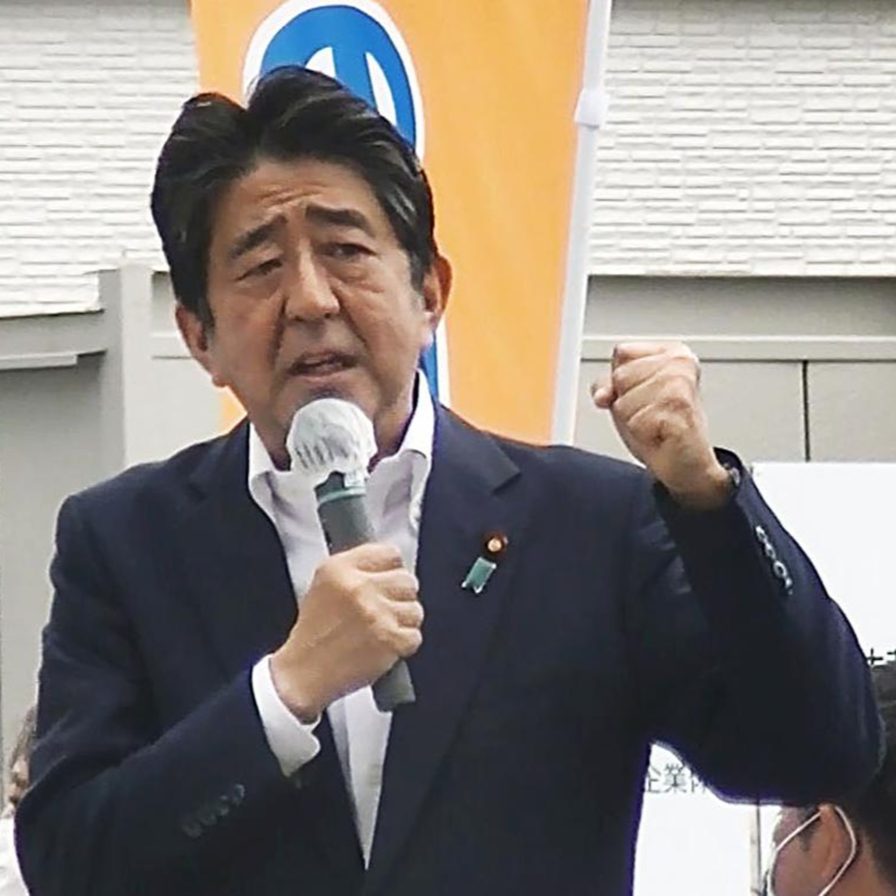 El asesinato del ex primer ministro de Japón, Shinzo Abe. La masacre del 4 de julio en Highland Park. La renuncia de Boris Johnson y más episode artwork