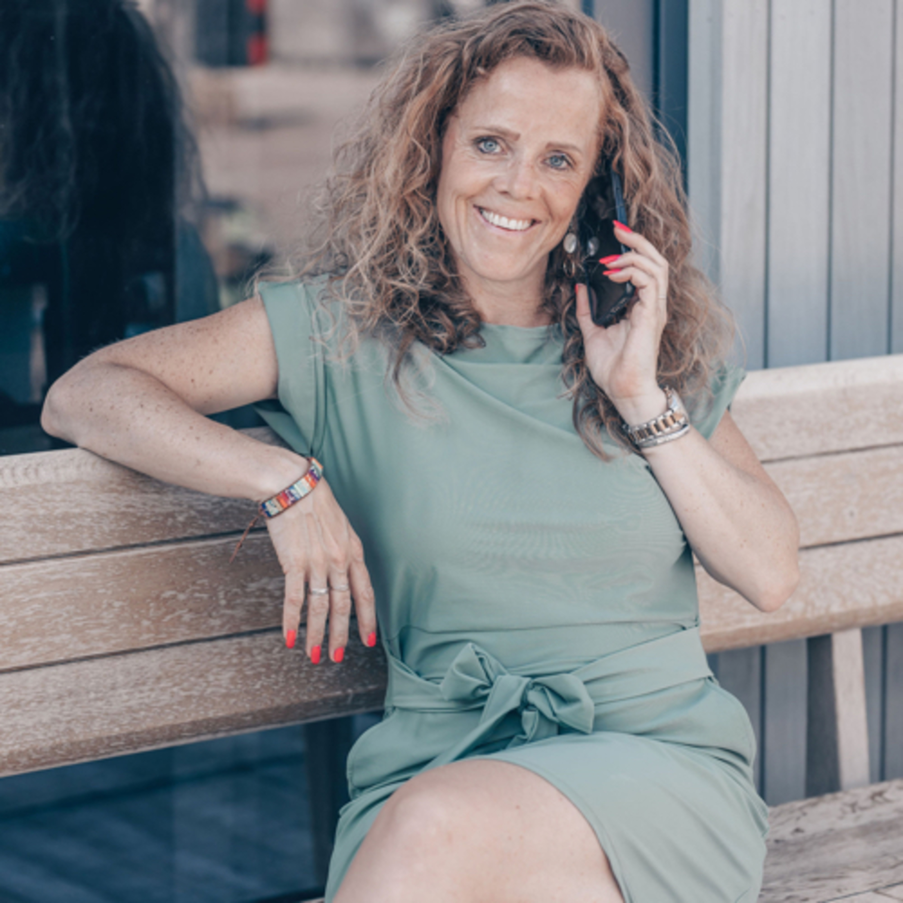 Miranda Tijink | Sterk in Sales, ik help ambiteuze coaches en dienstverleners verkopen vanuit verbinding!