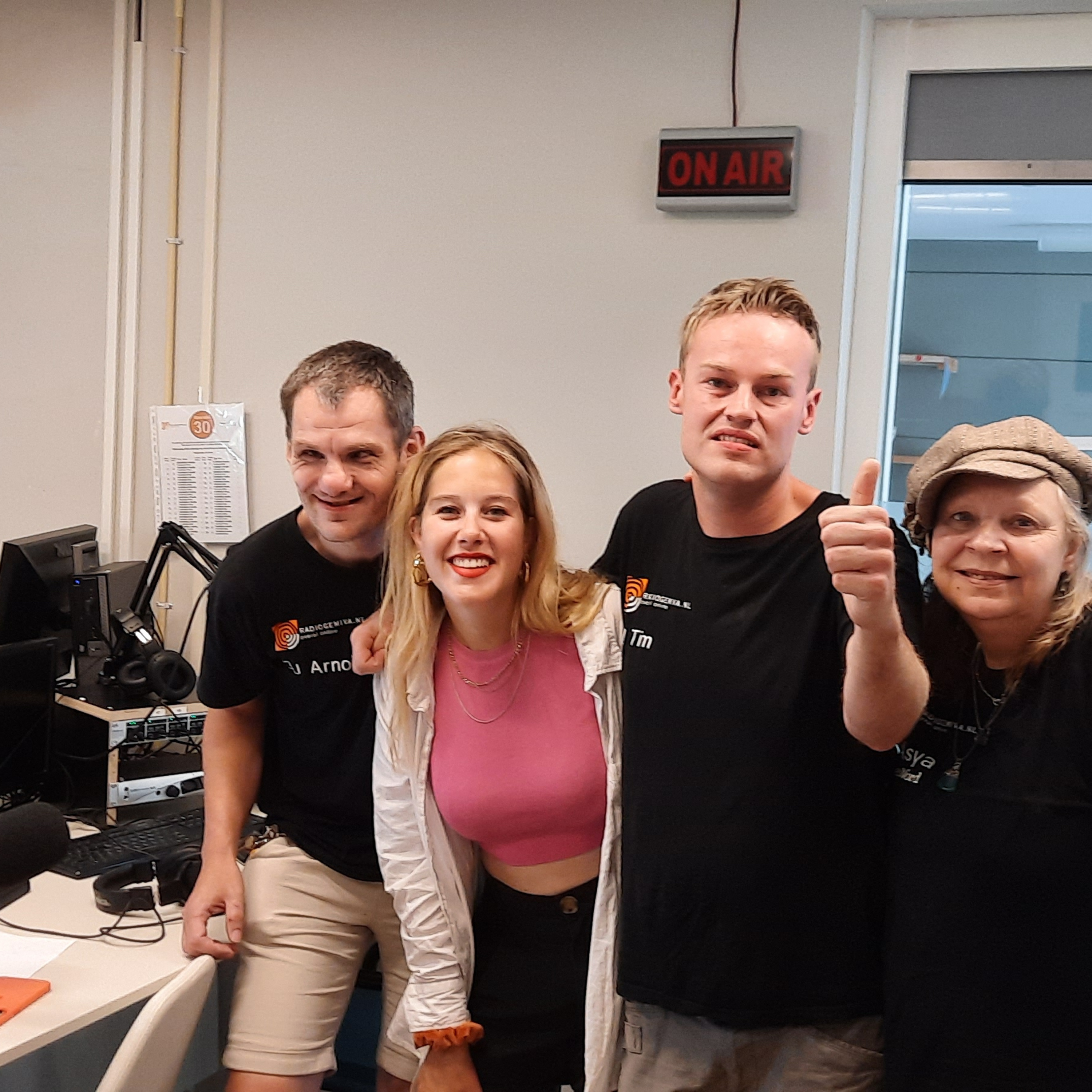 #119 Koffieshow met DJ Tim en sidekick Julia Maan van SLAM!