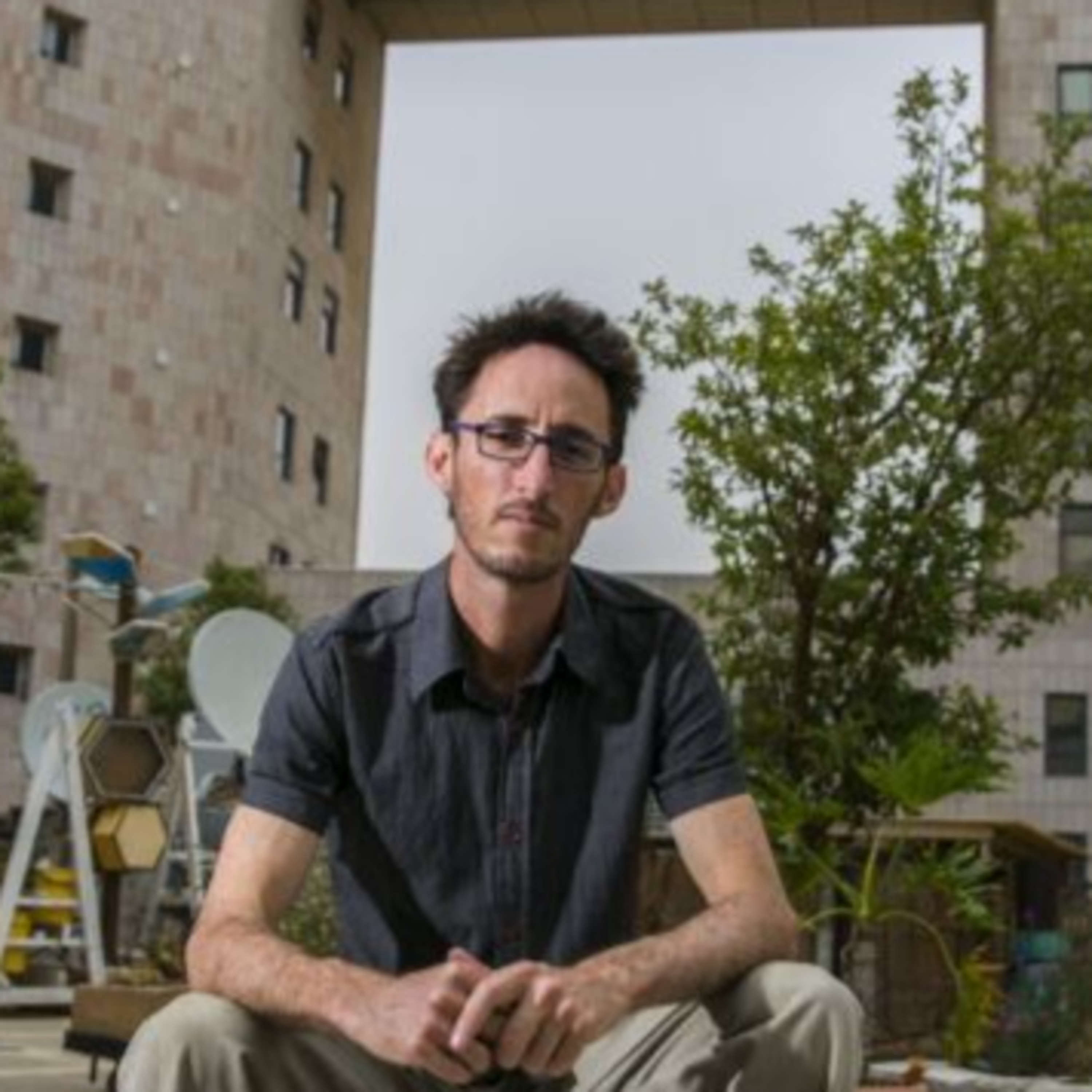 פרק 136: מתן ישראלי, על גגות ירושלים משהו קורה הלילה episode artwork