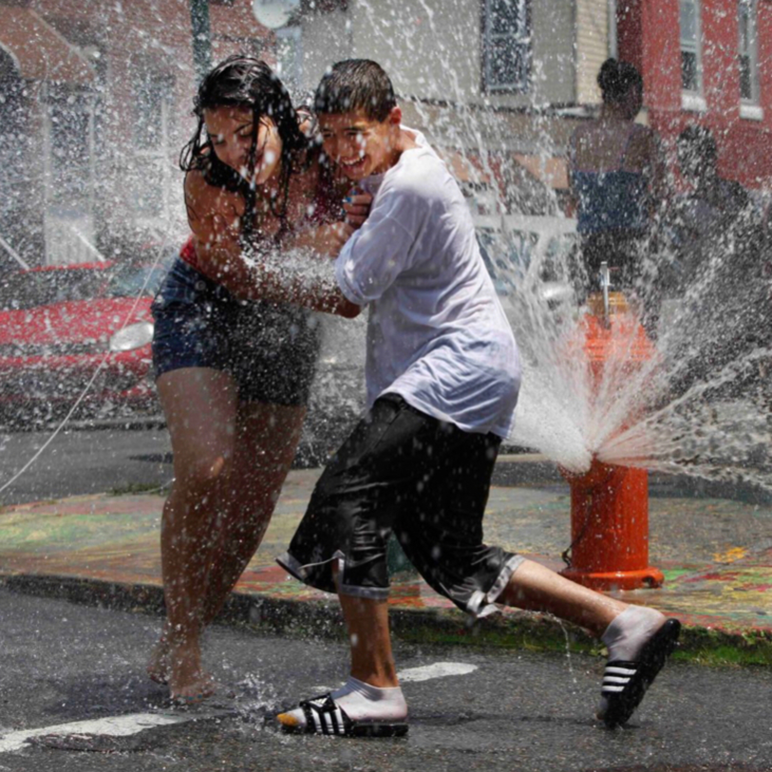Hot Day’s of Summer are here. This is great way to cool off the Kid’s with a Hydrant Party.