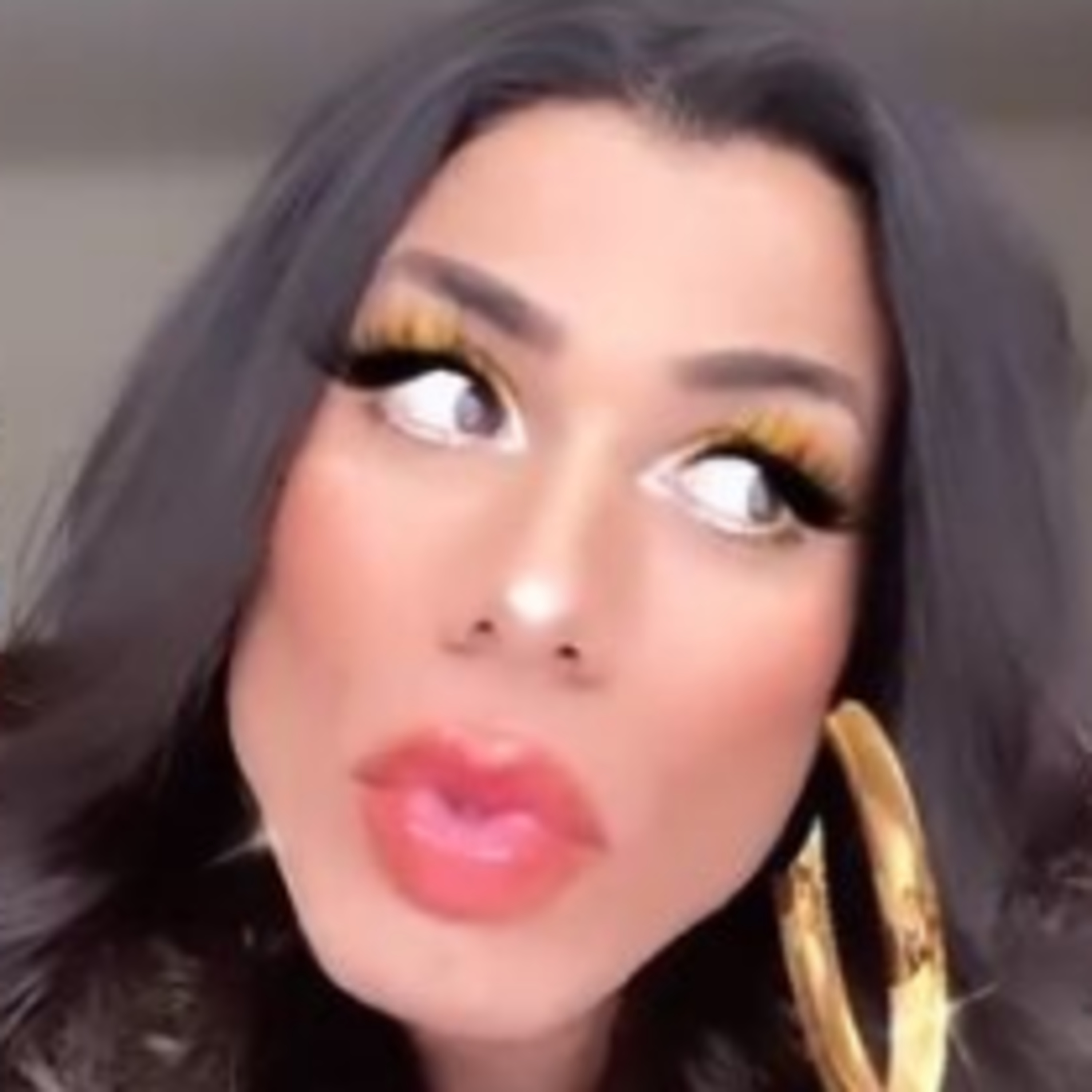 Karen Kardasha um traveco materialista