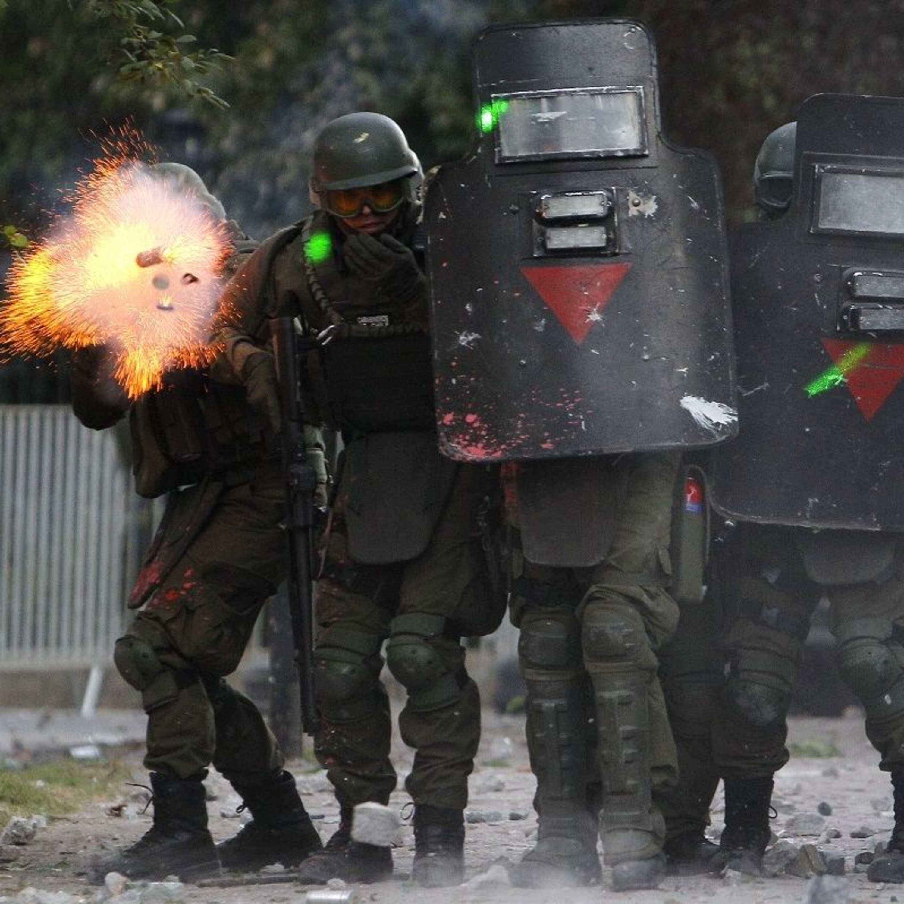 Carabineros se niega a entregar registros de cámaras corporales utilizadas en el Estallido Social mientras postulaciones a la institución cayeron un 86% episode artwork