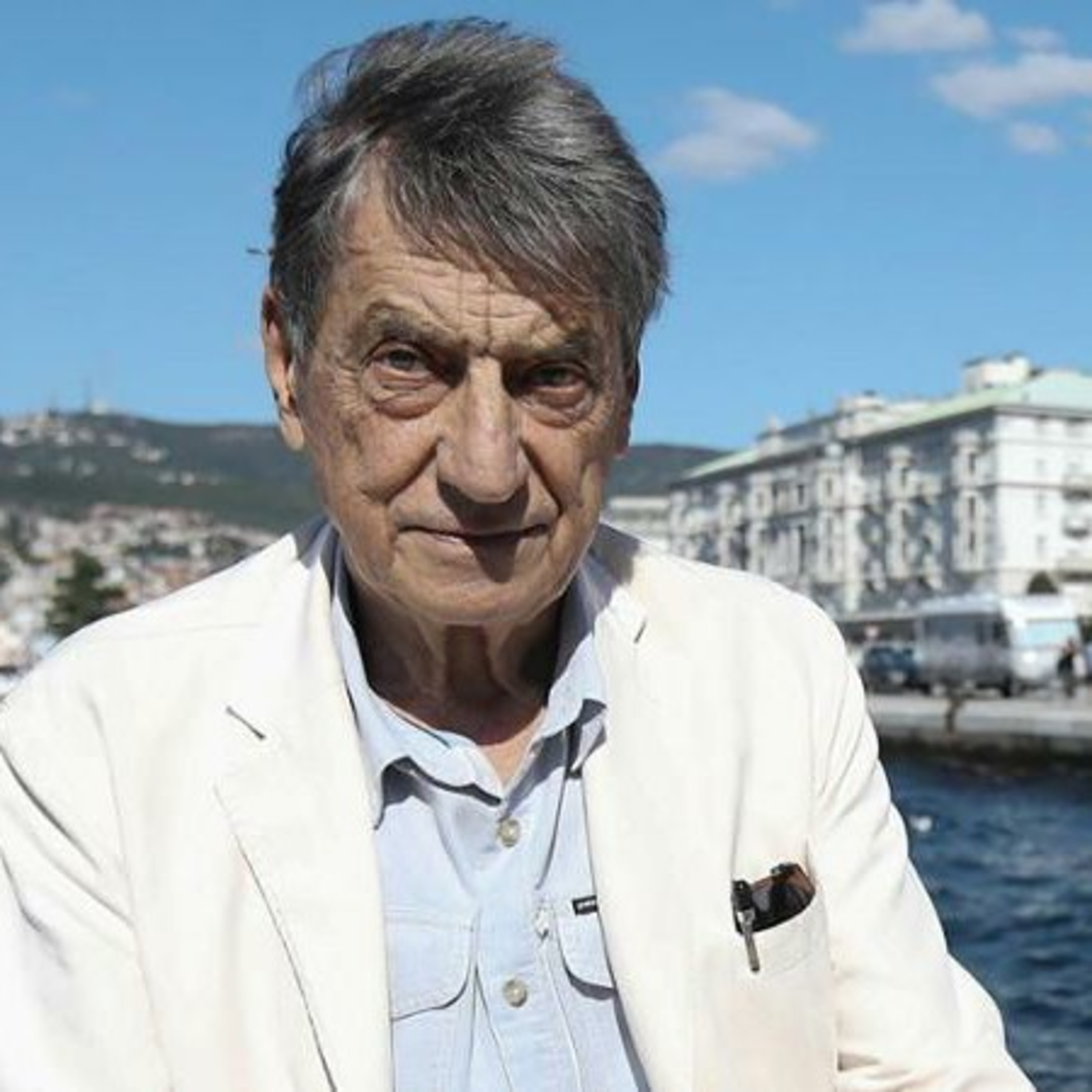Pensiero del giorno: Il romanzo della nostra vita non è un libro compatto, Claudio Magris  episode artwork