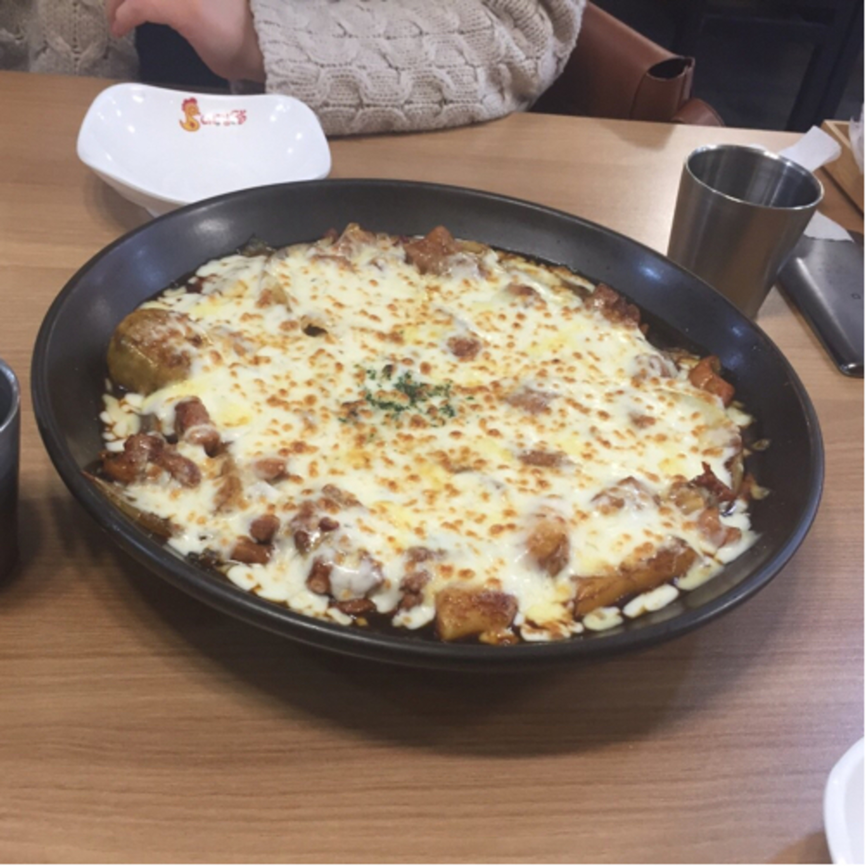 韓国語旅行会話【食堂・レストラン編③】チーズジムタッを注文してみよう!