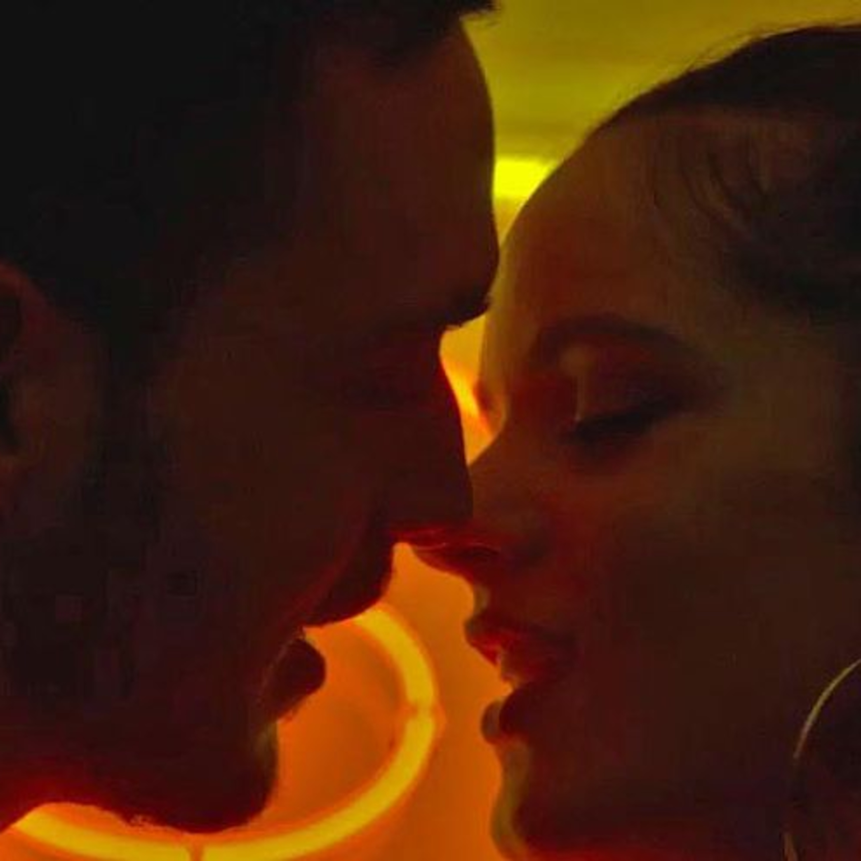 Rosalia y C. Tangana como reyes del pop: la historia de su carrera episode artwork