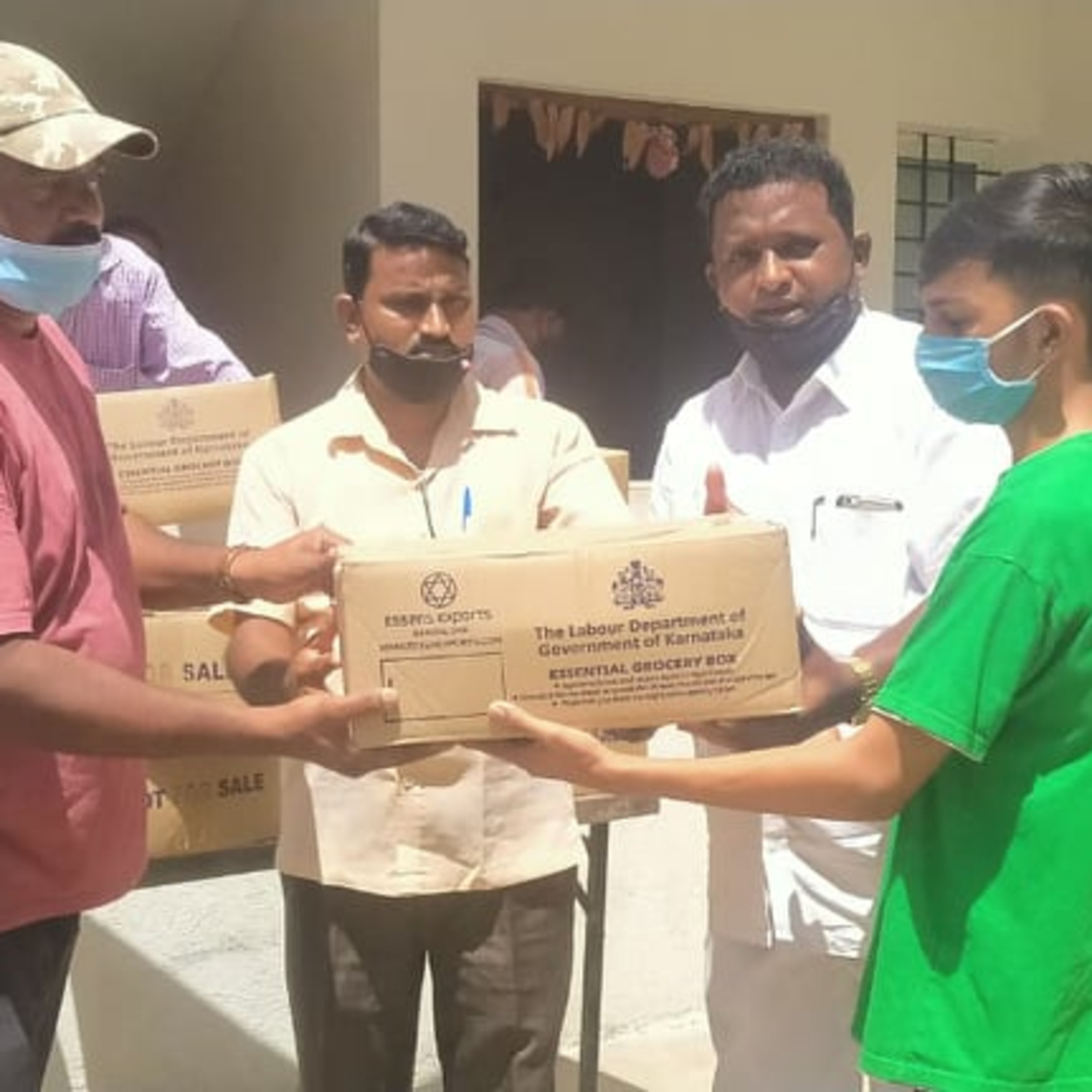 Construction worker-President Devaraj From Karnataka Karmikara Sangha about ID Cards and Benefits .RJ Asha