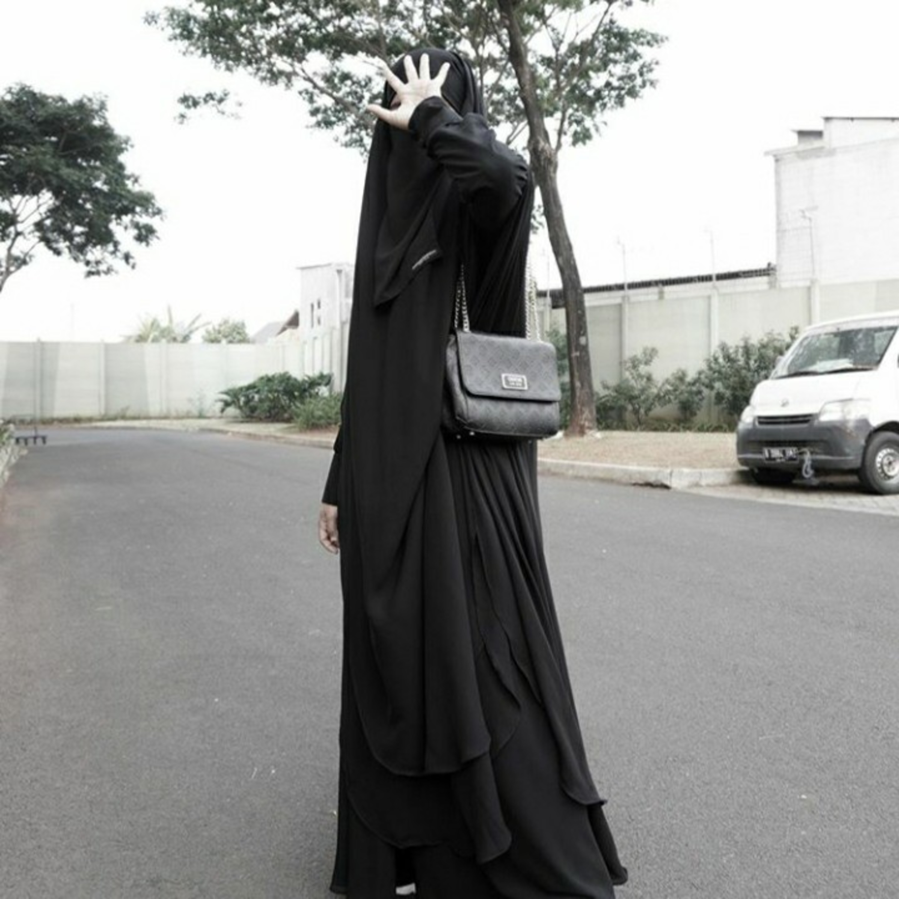 APAKAH BOLEH WANITA PAKAI JAKET ? YUK SIMAK SALING BELAJAR ITU INDAH
