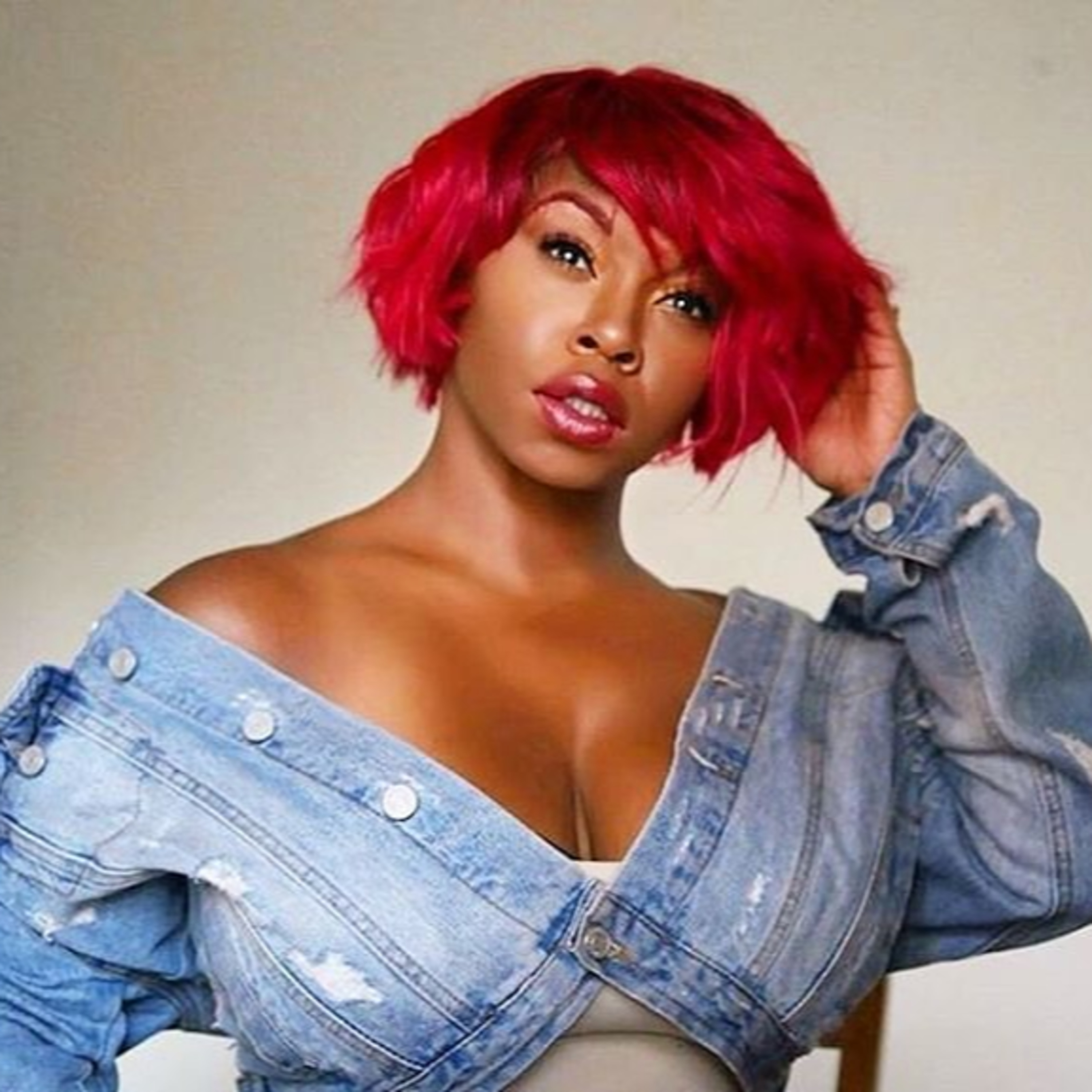 performer Ali Caldwell on the Voice, writing, food and beyond (@iamAliCaldwell)