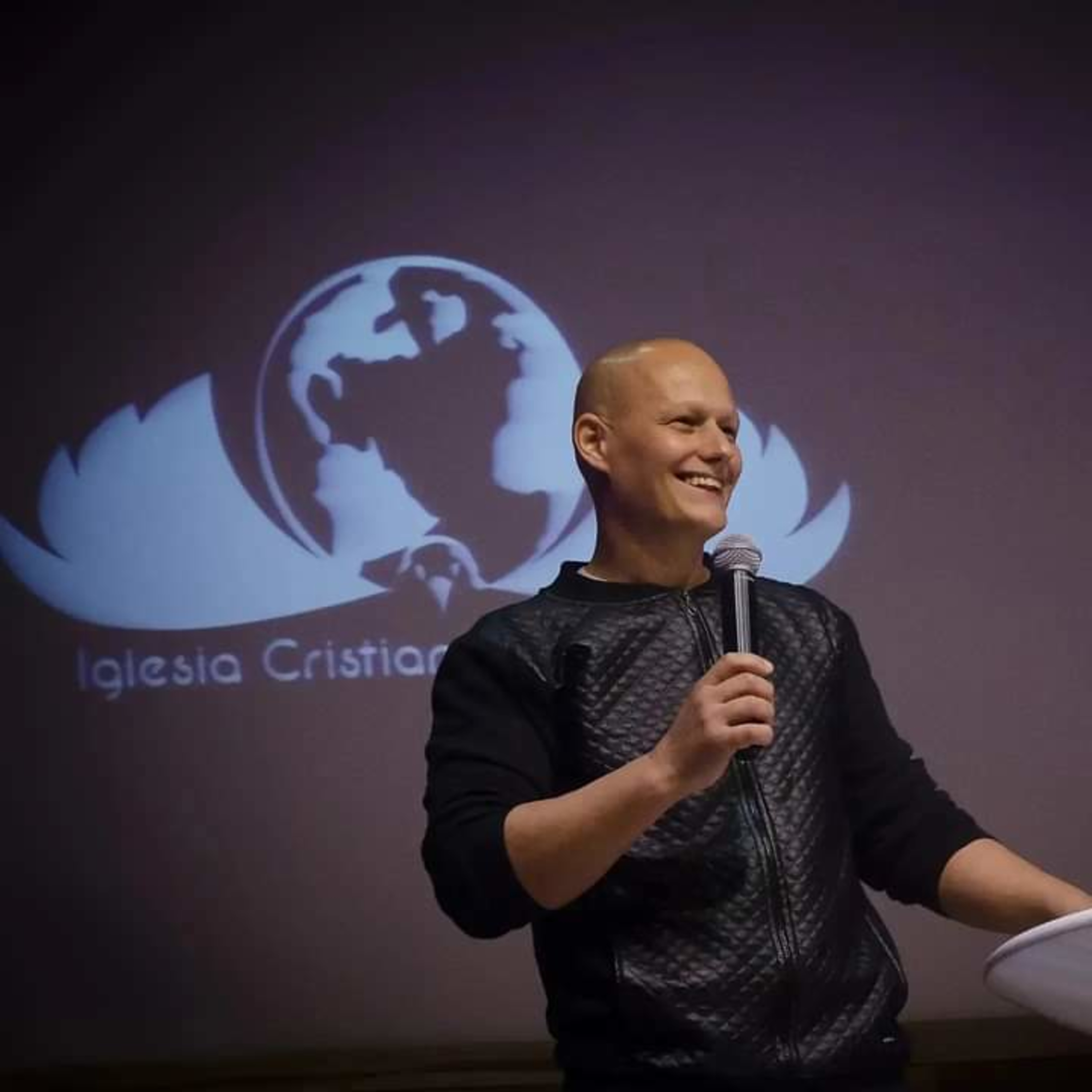 Entrevista al pastor Ezequiel Galvano, de Iglesia Cristiana "Vida Eterna" - Recorriendo la milla  episode artwork