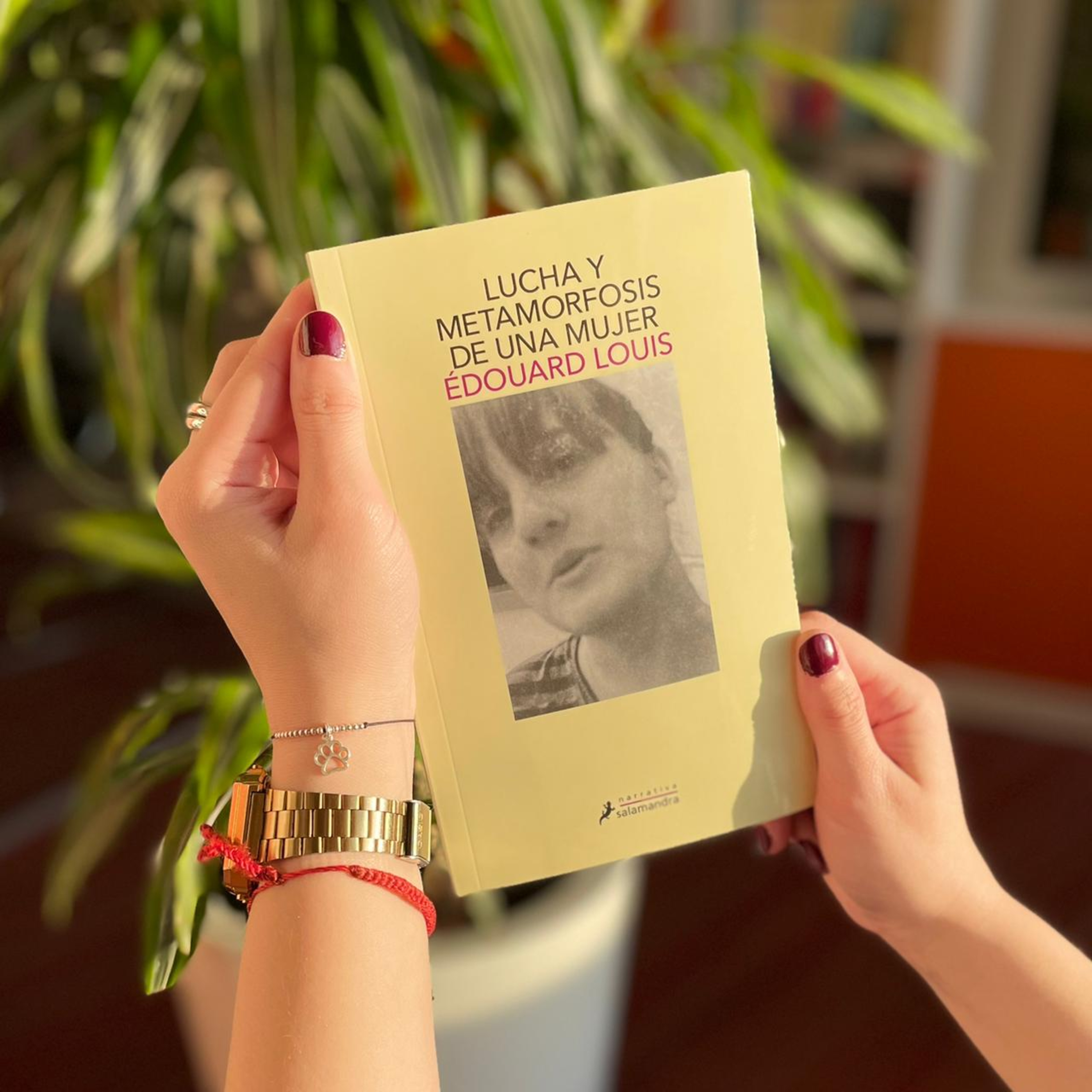 Recomendación literaria: "Lucha y metamorfosis de una mujer" de Édouard Louis episode artwork