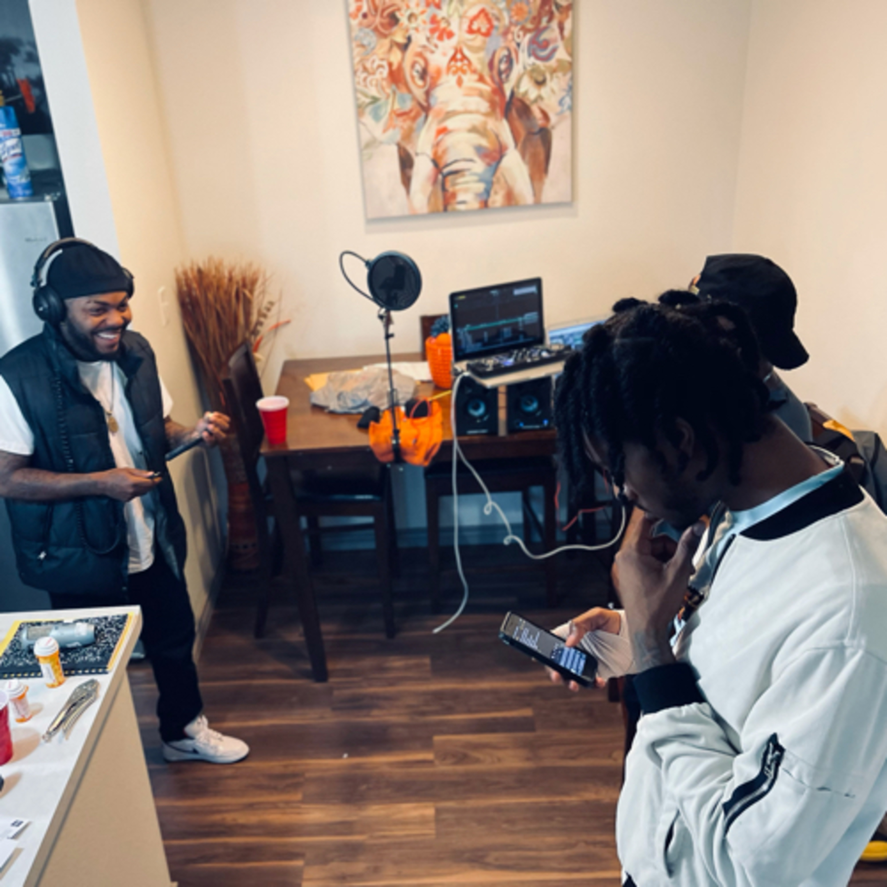 Behind the scene “Houston Session”  episode artwork