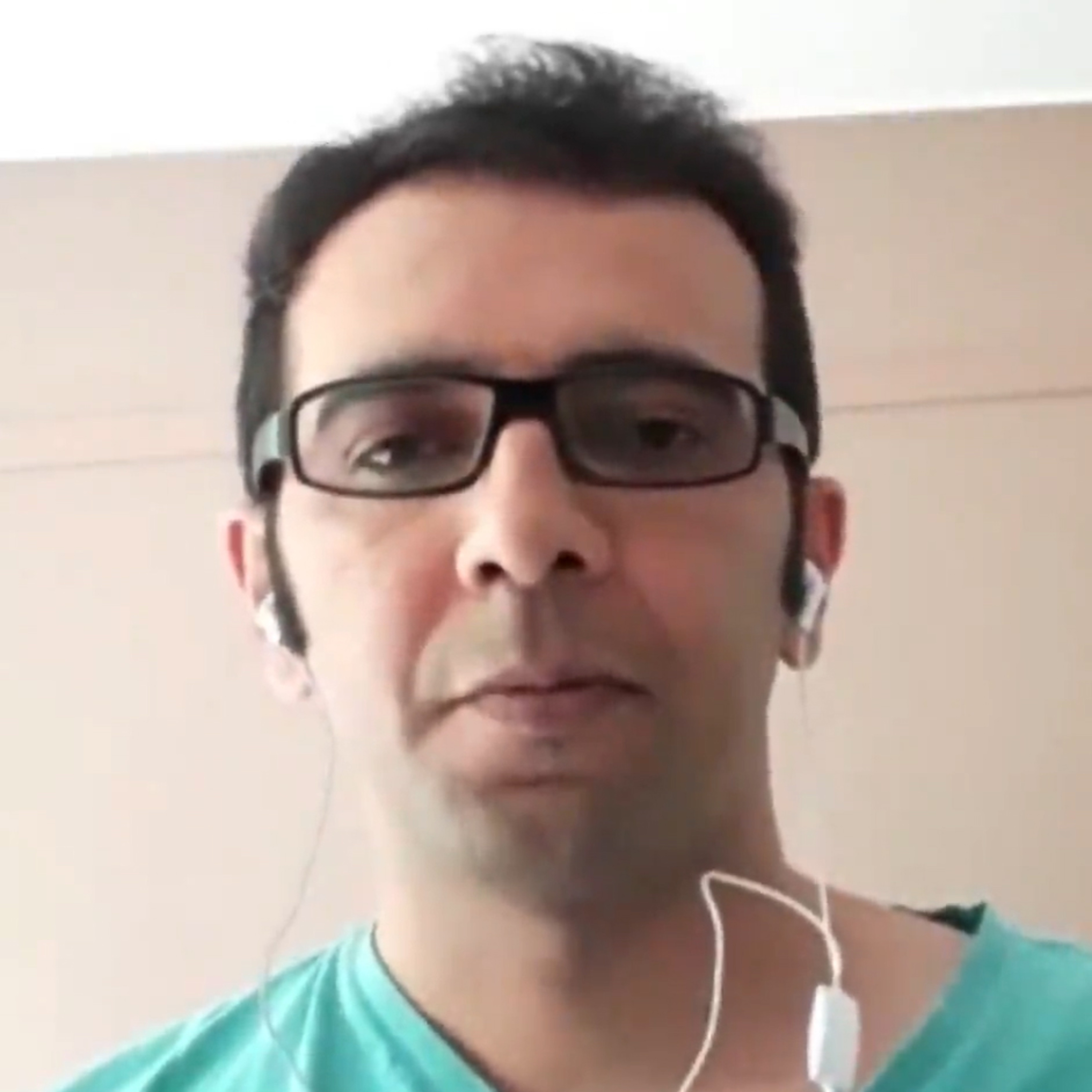 کاور گفتگو با بهنام خداپناه درباره‌ی کتاب آزادی حیوانات