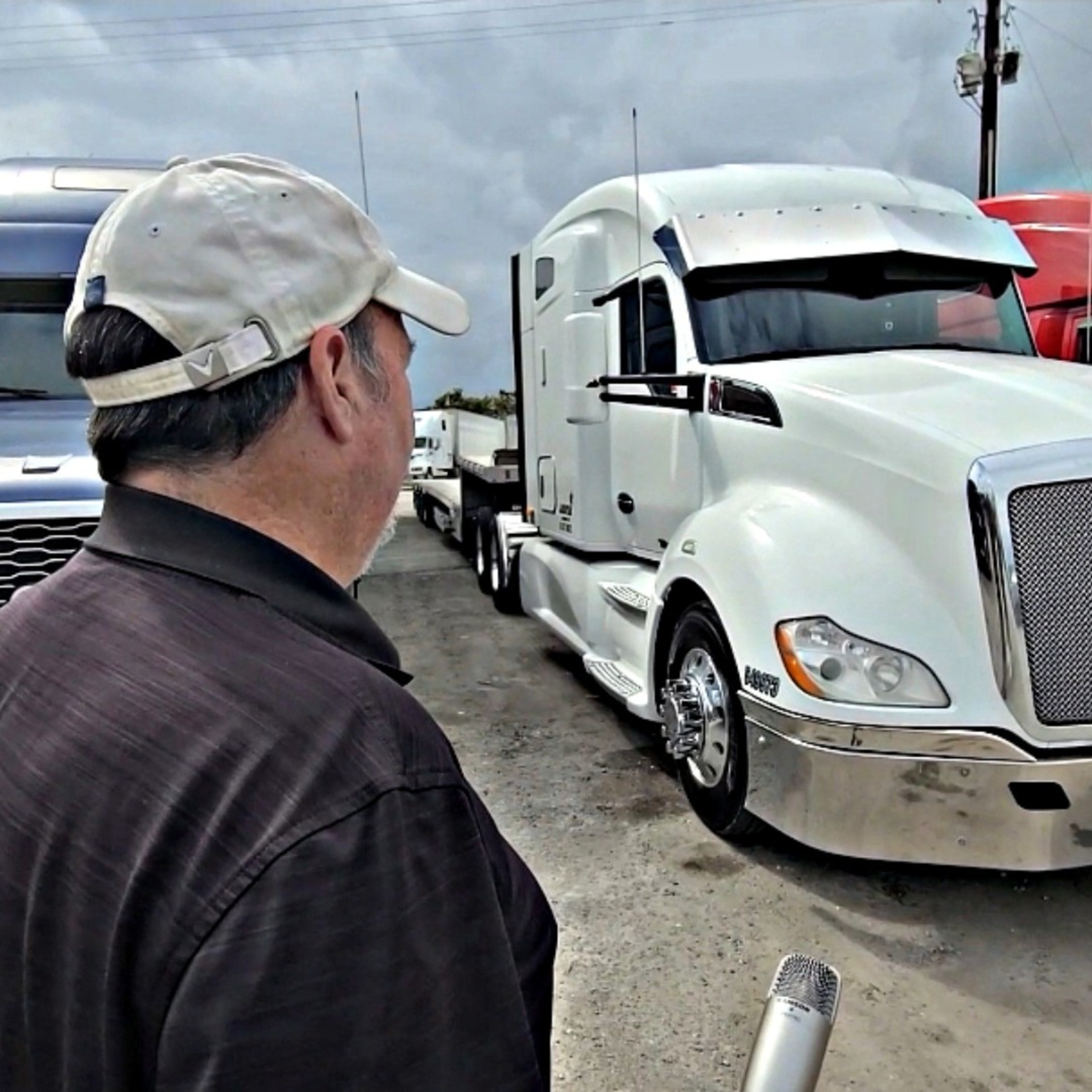 The Asian Mai Show #1 Podcast For Truck Drivers To Find Job Opportunities And Trucking Information
