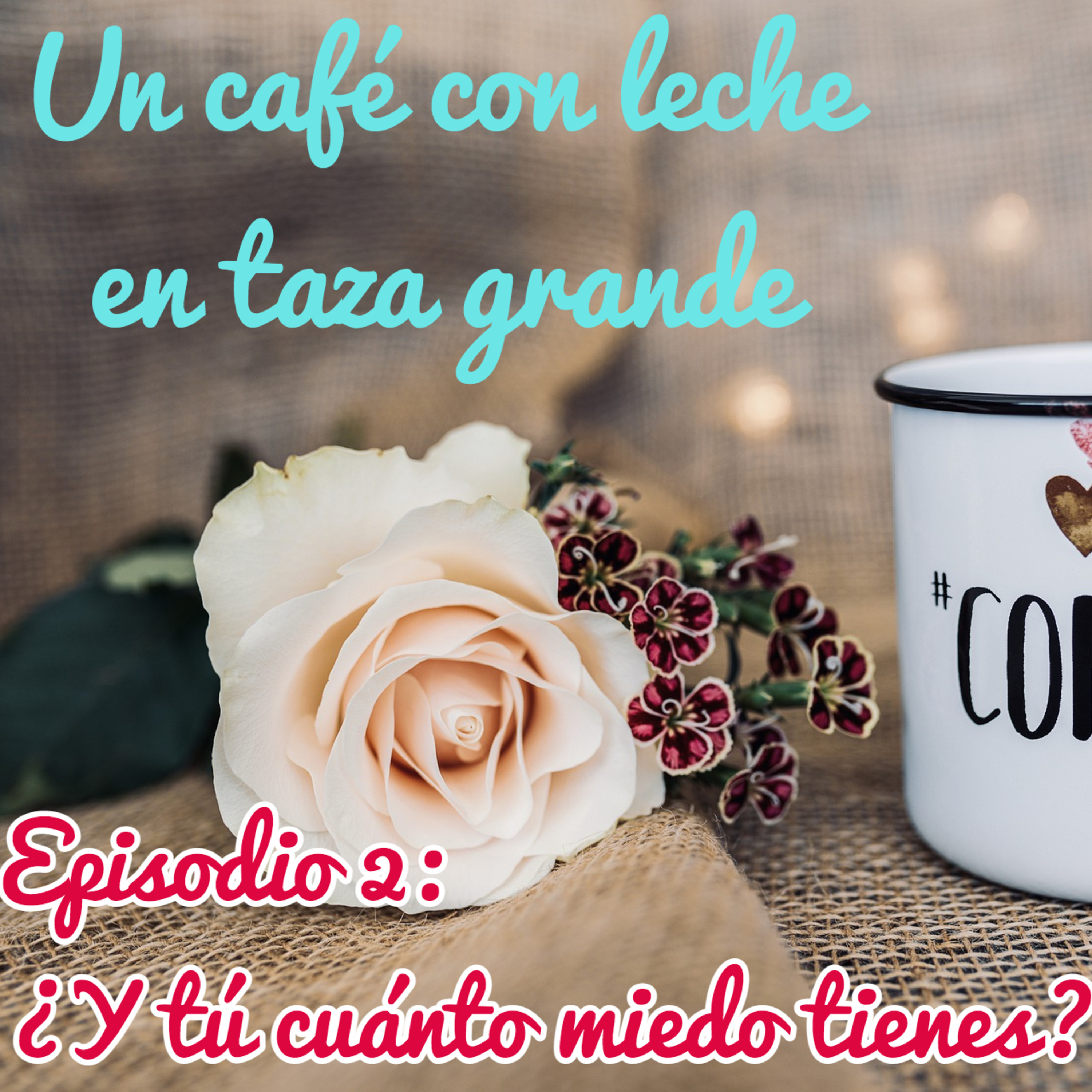 Un café con leche en taza grande