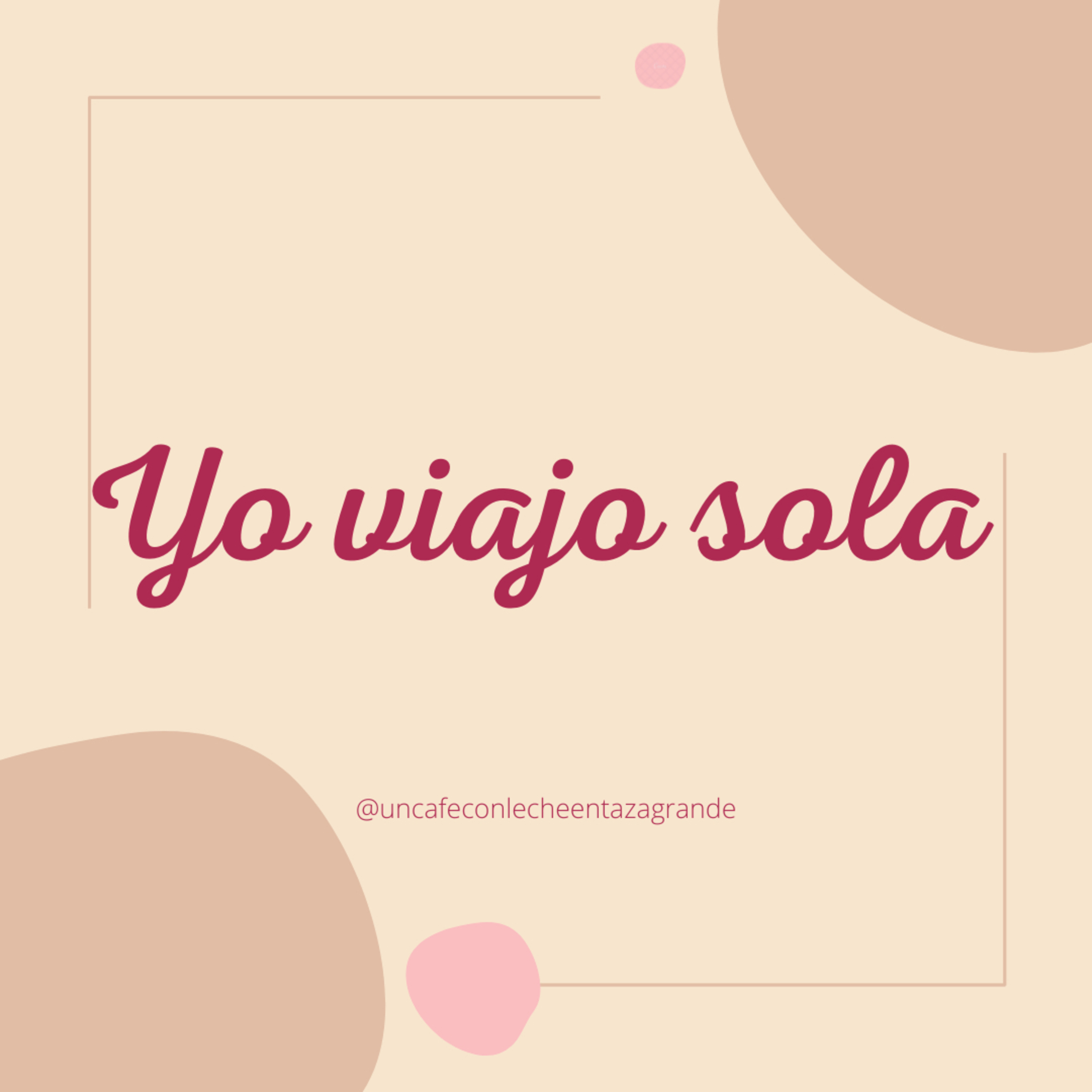 Un café con leche en taza grande