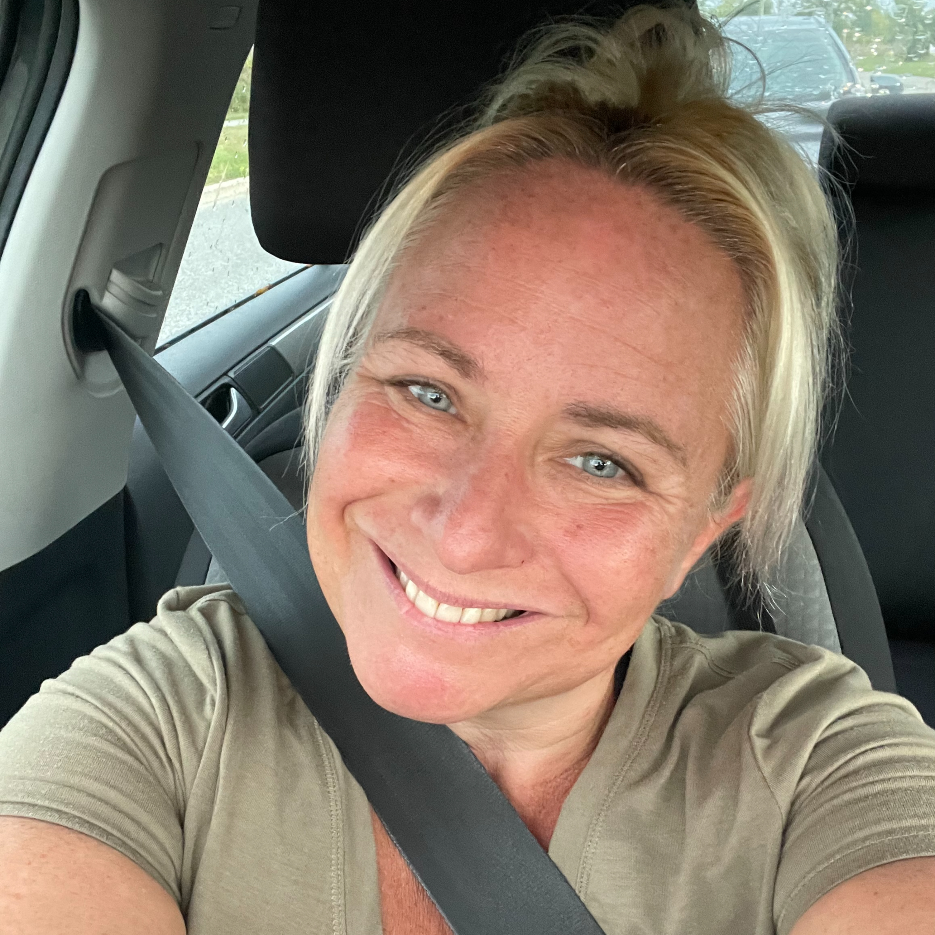 Unstoppable Overcomers Ep# 92 Kim Bailey talks about her recovery with drugs and alchol
