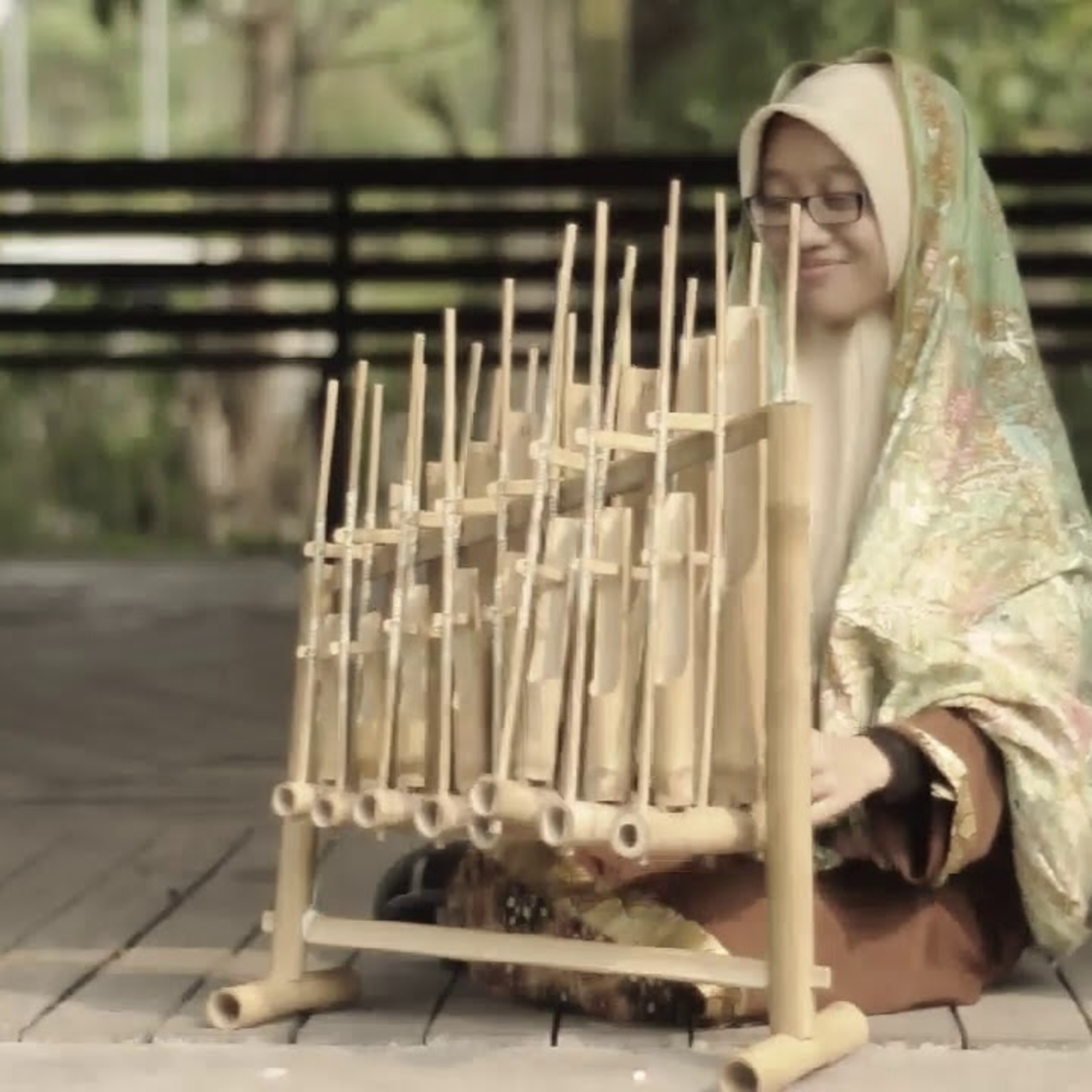 Gli strumenti musicali: l’anklong (Indonesia)
