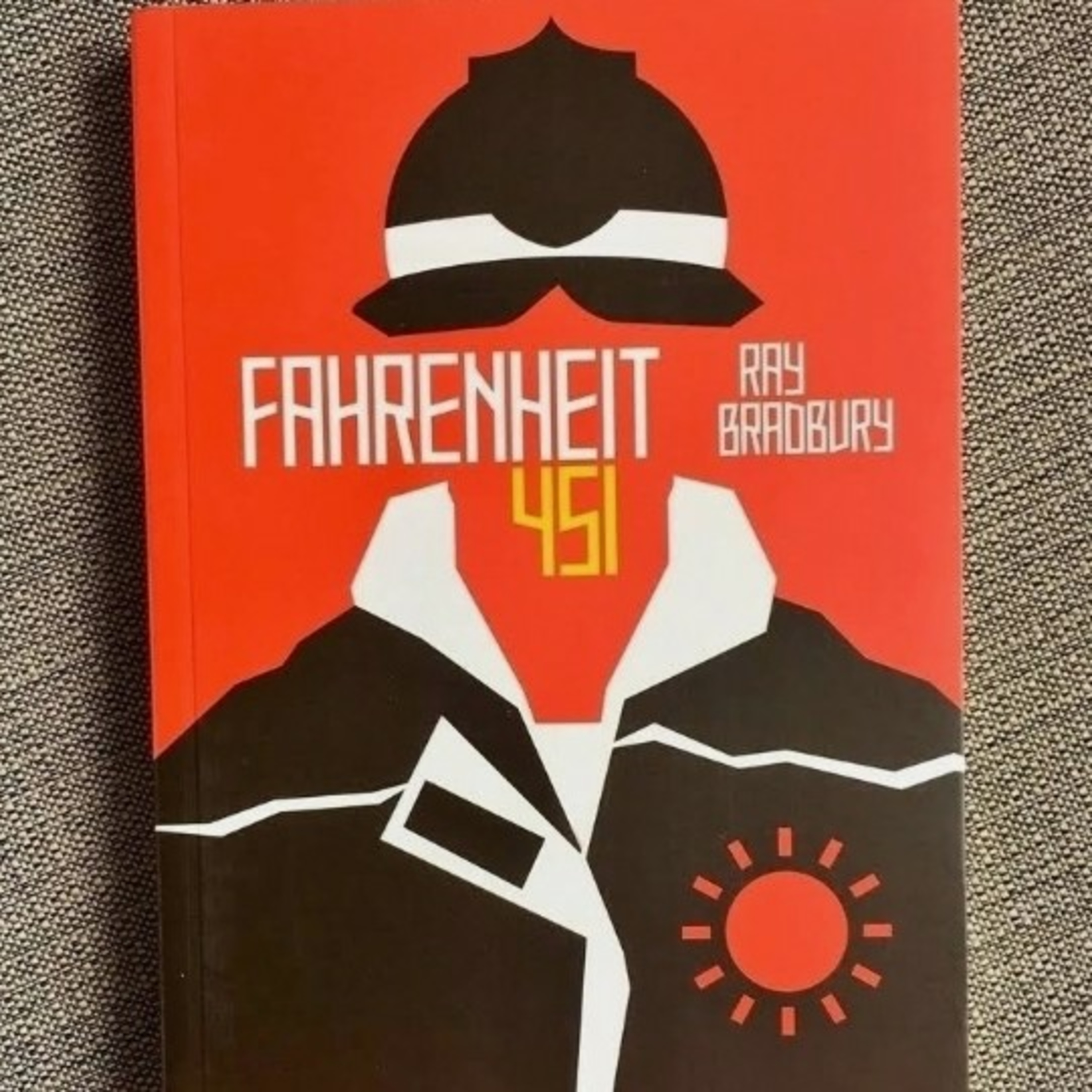 Ray Bradbury - Fahrenheit 451 - SEGUNDA PARTE - A peneira e a areia - 2 episode artwork