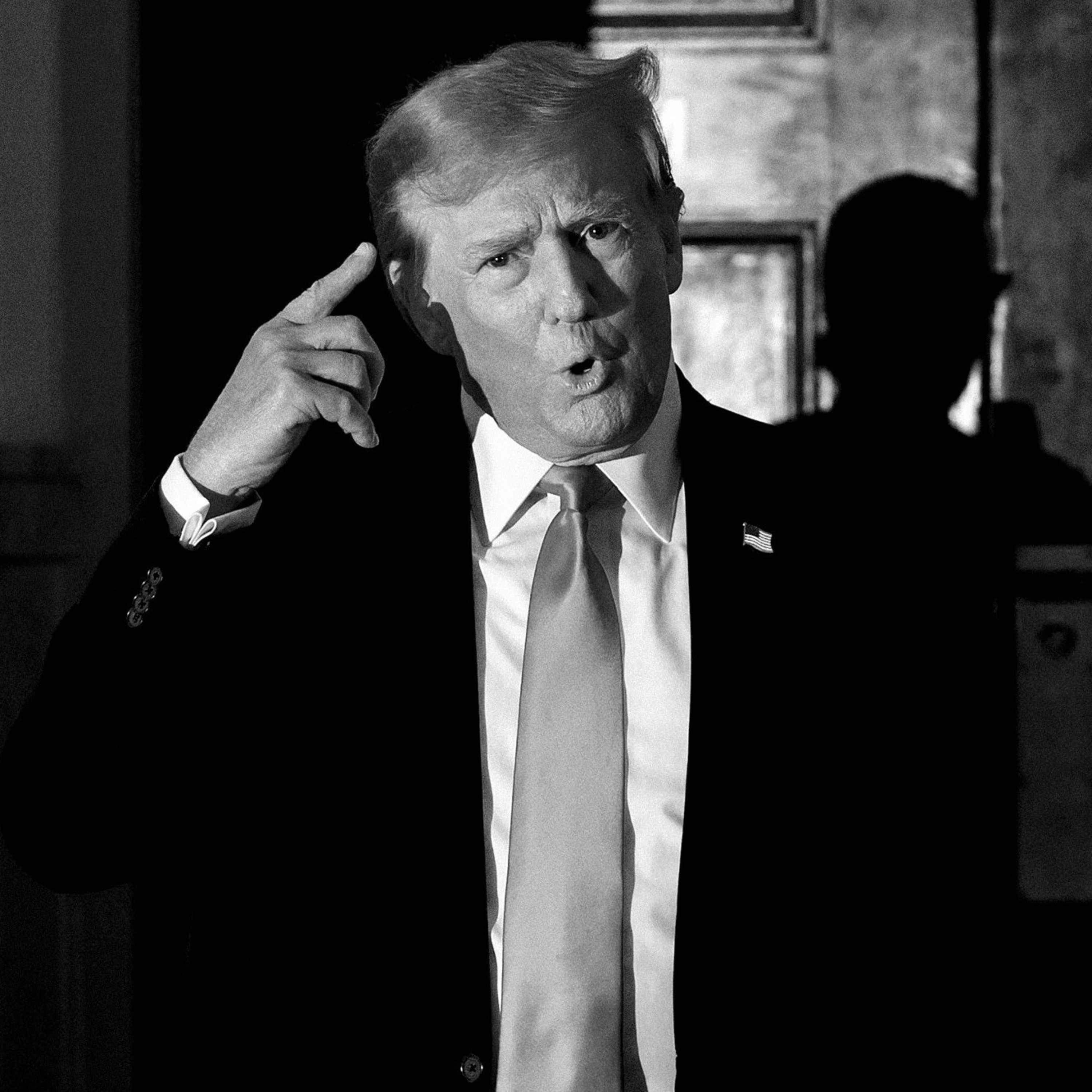 Trump "praised" by The Rock&Snoop/The illiteracy of this presidency 