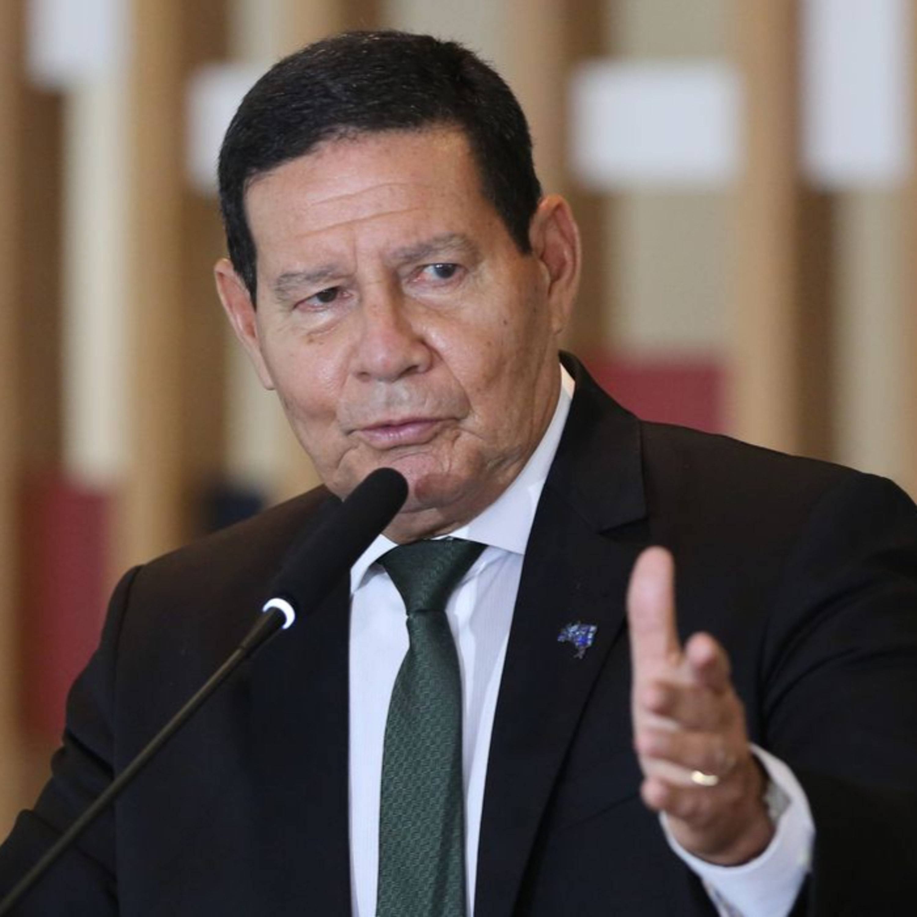 General Mourão gastou quase R$ 4 milhões no cartão corporativo em 4 anos episode artwork