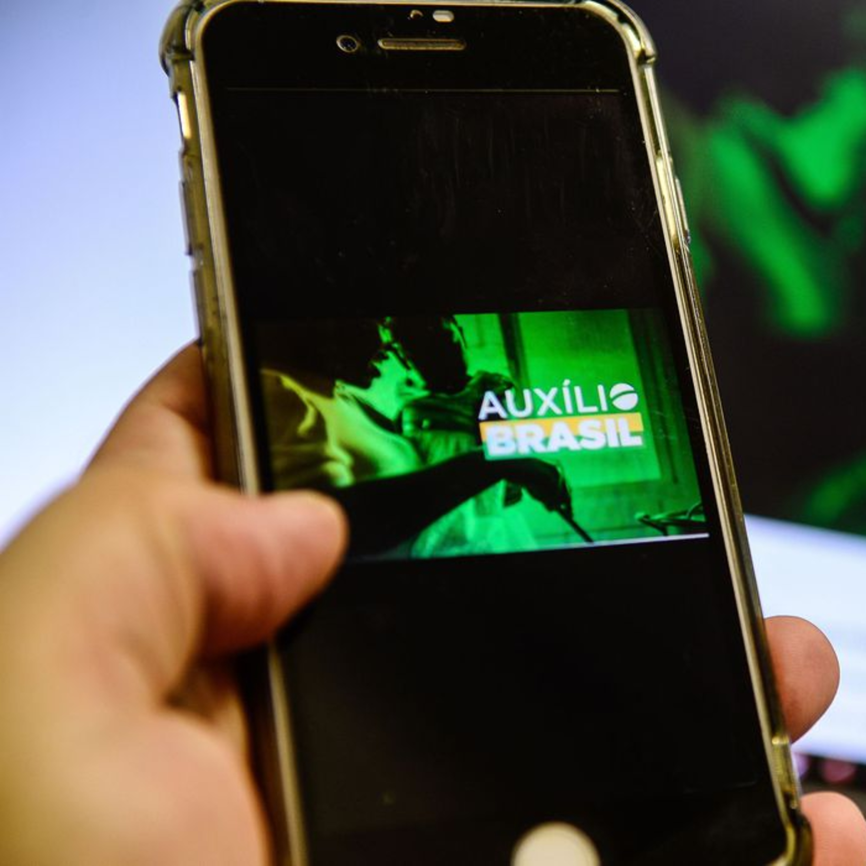 Caixa deixa de oferecer empréstimo consignado no Auxílio Brasil episode artwork