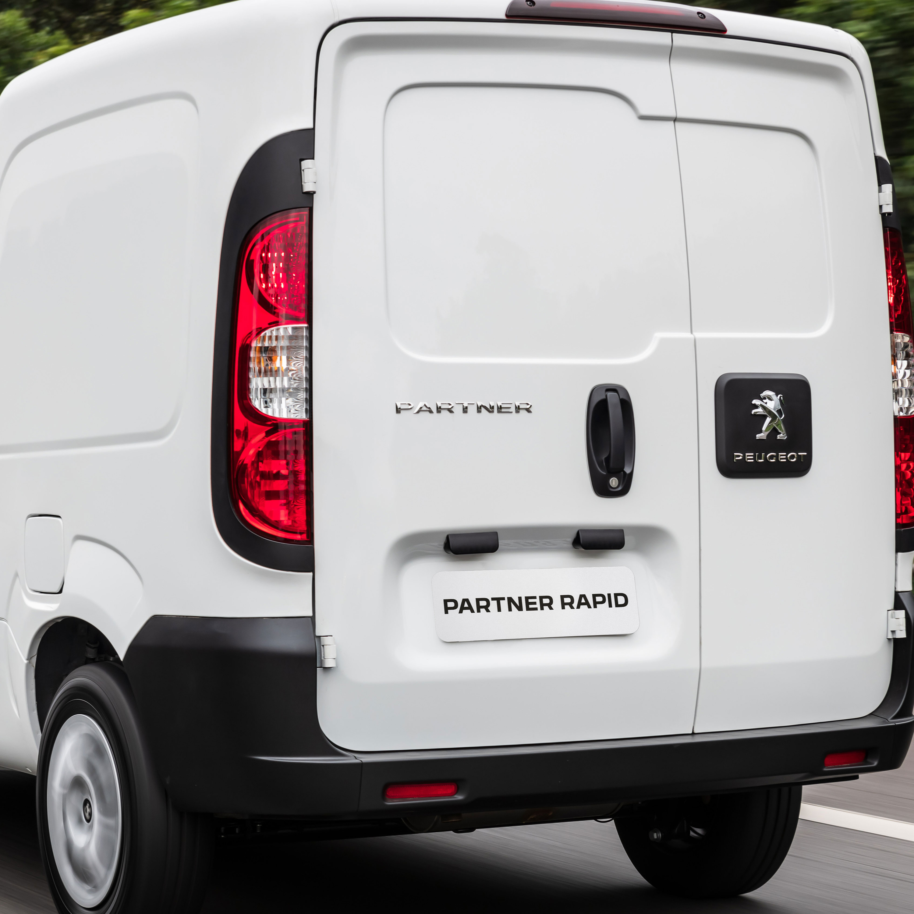 Peugeot Partner Rapid: conheça os detalhes e como ele vai se diferenciar do irmão Fiat Fiorino episode artwork