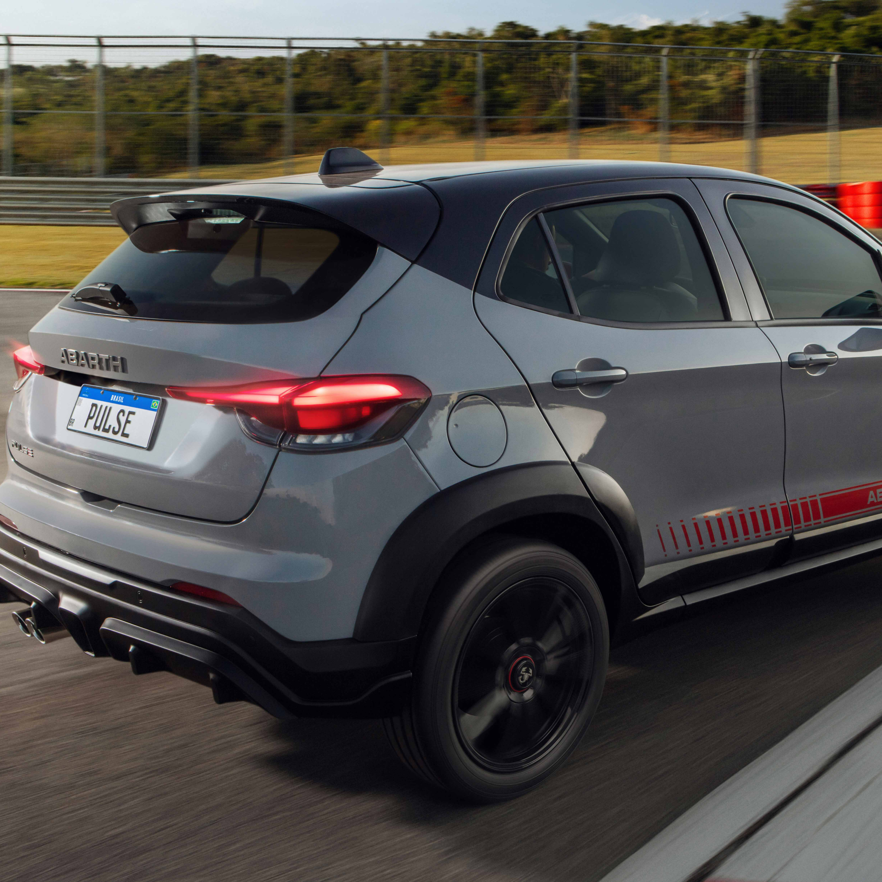 Fiat divulga as primeiras imagens internas do Pulse Abarth episode artwork
