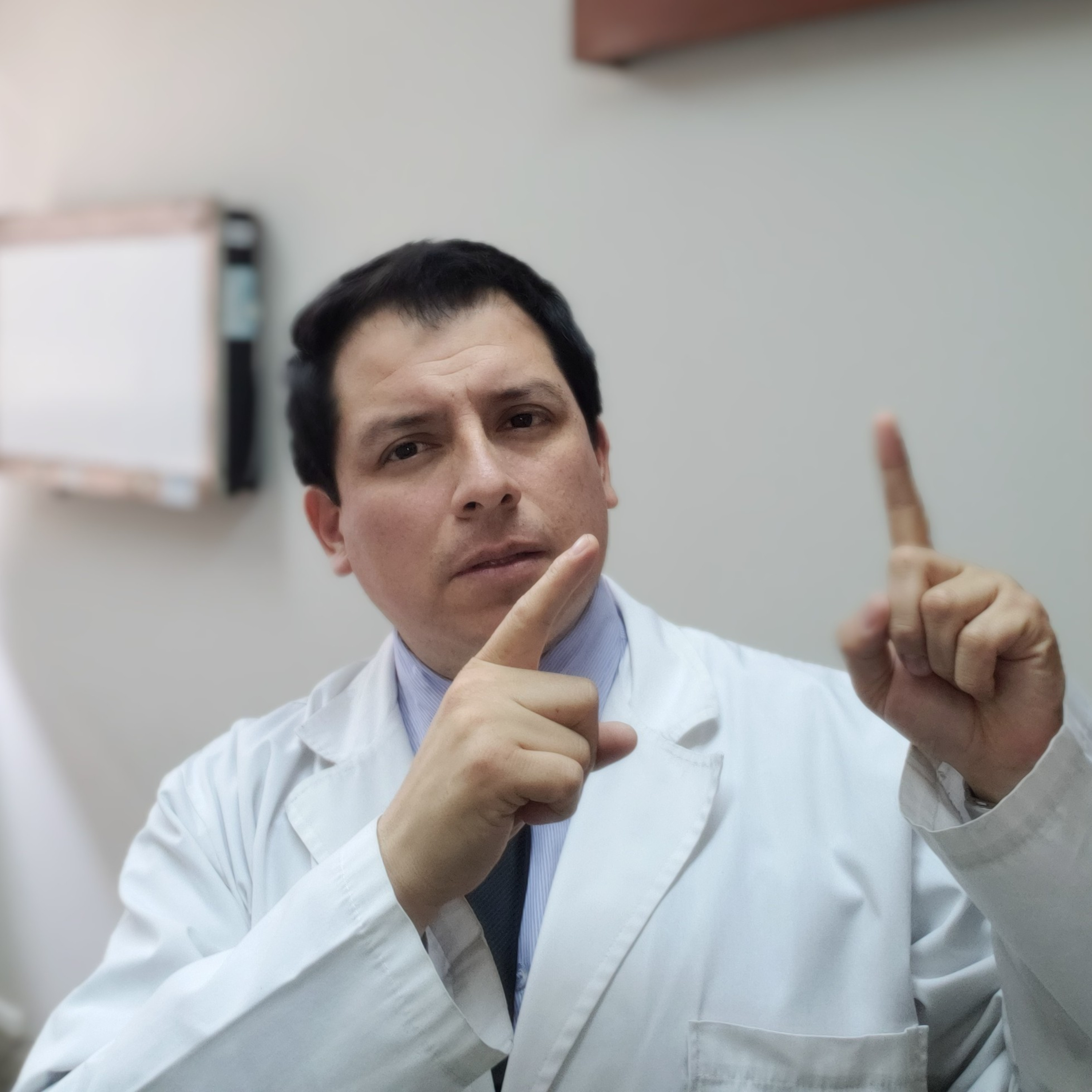 Dr Luis Pacora