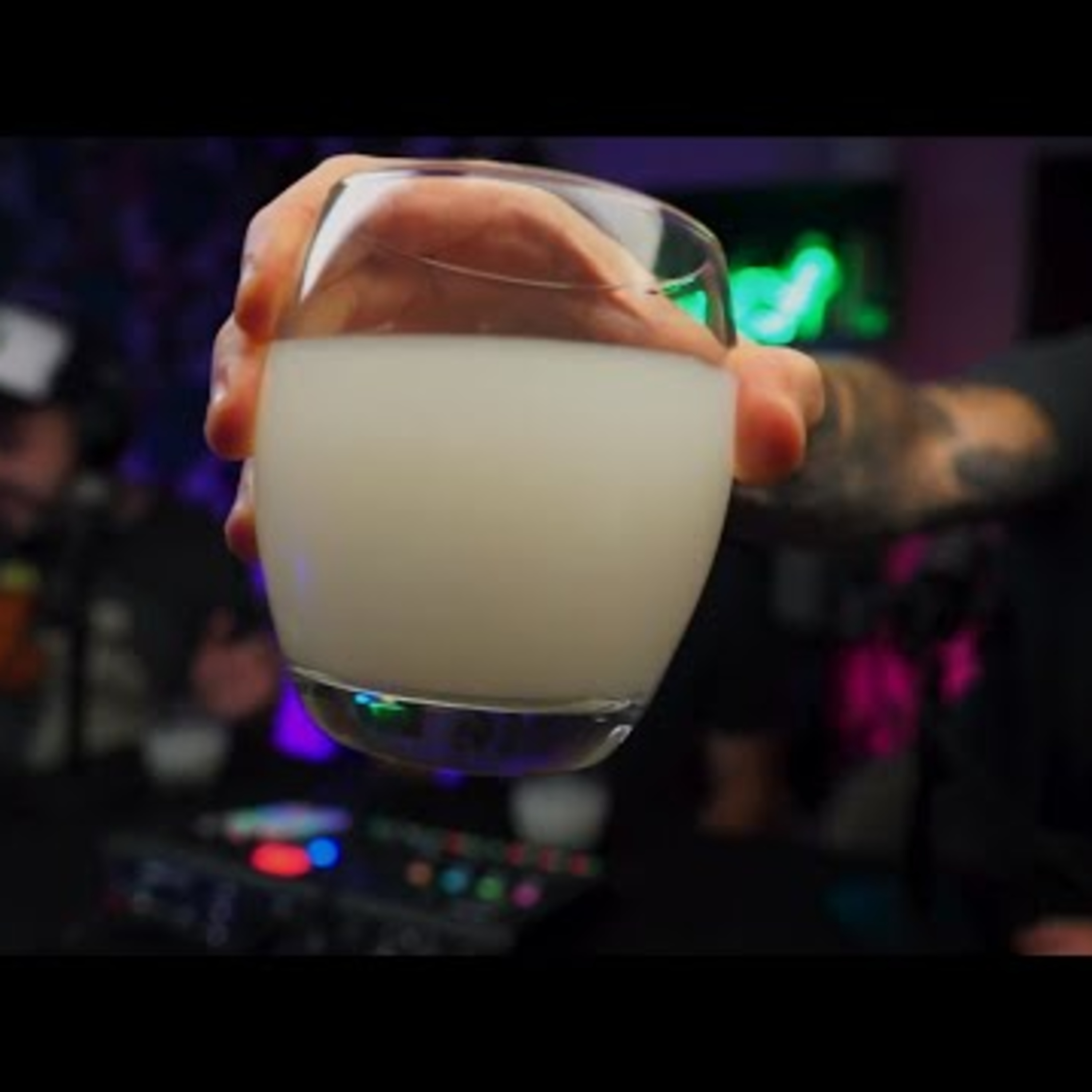 Detrás de la barra MX