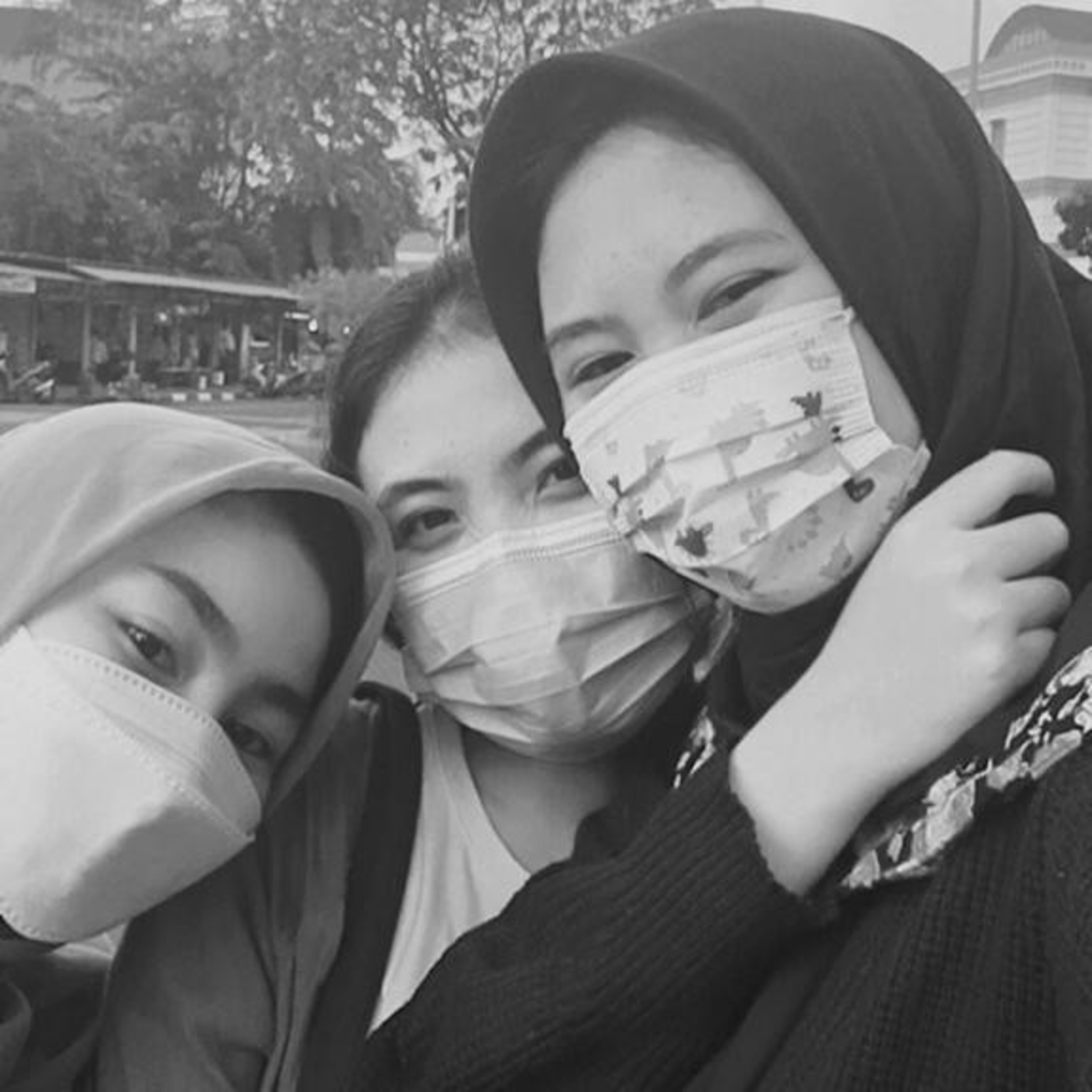 Titik Dua