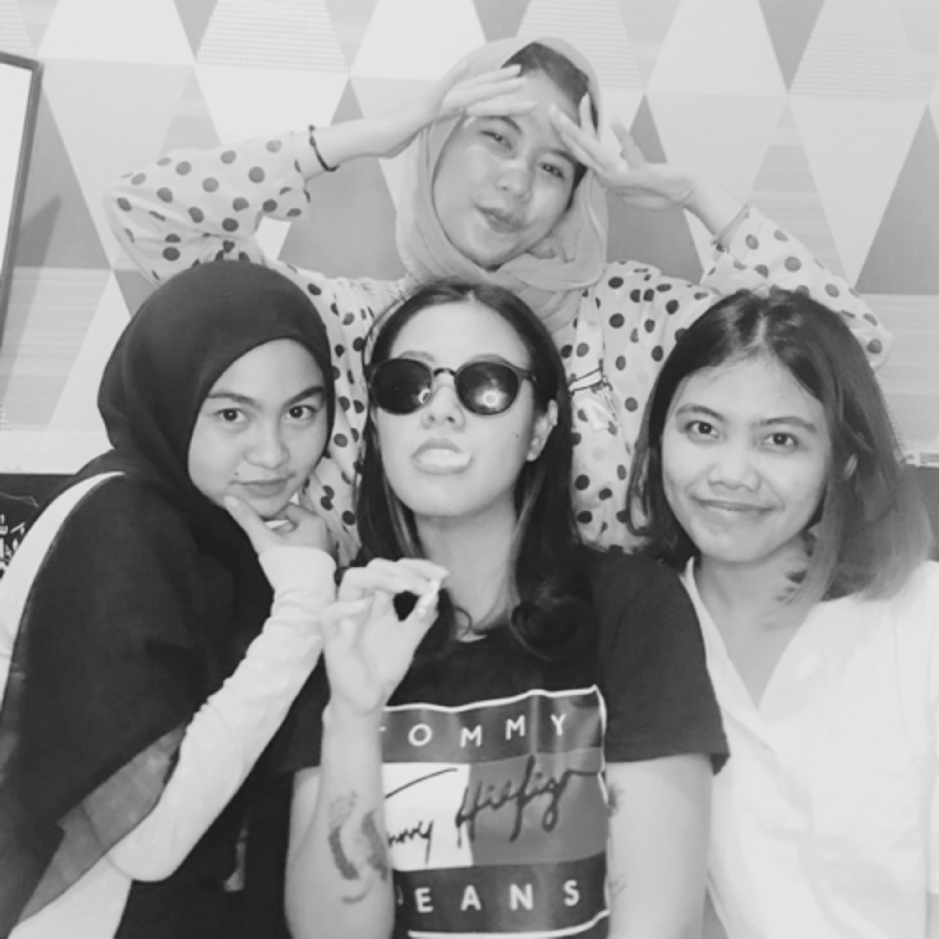 Titik Dua