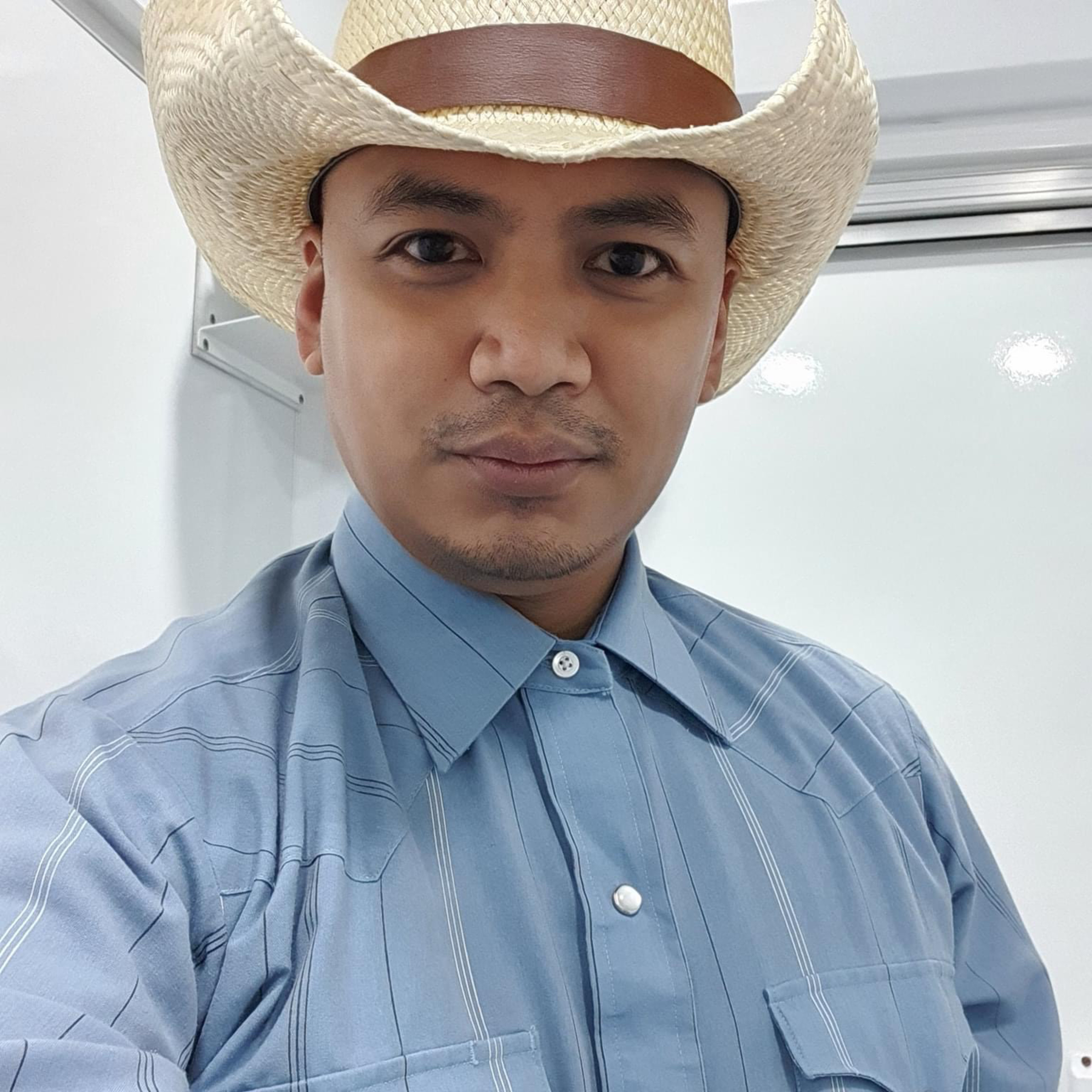 Filipina Expat
