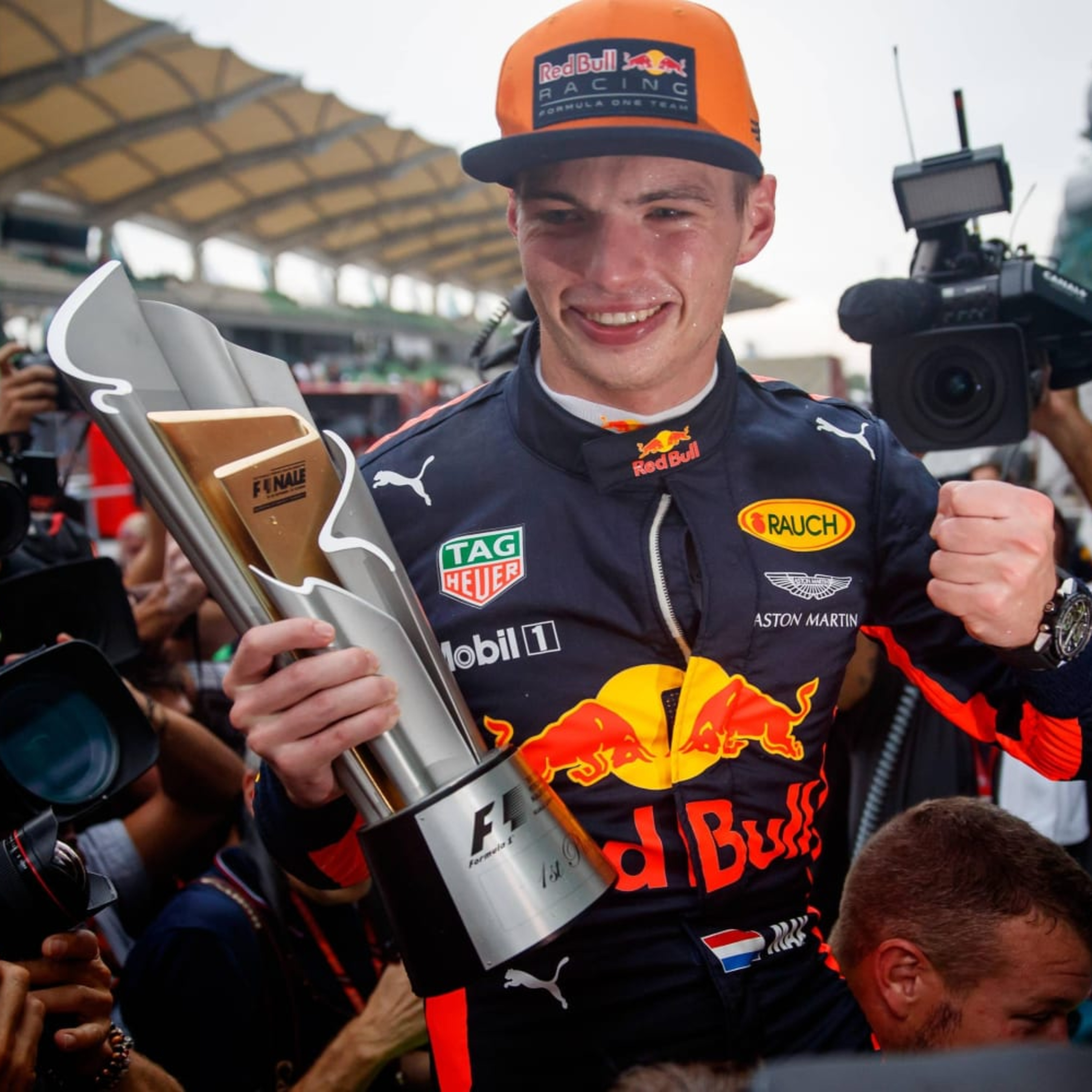 Luis Motores. Capítulo 55. Es Max Verstappen el hombre a vencer después de la pretemporada episode artwork