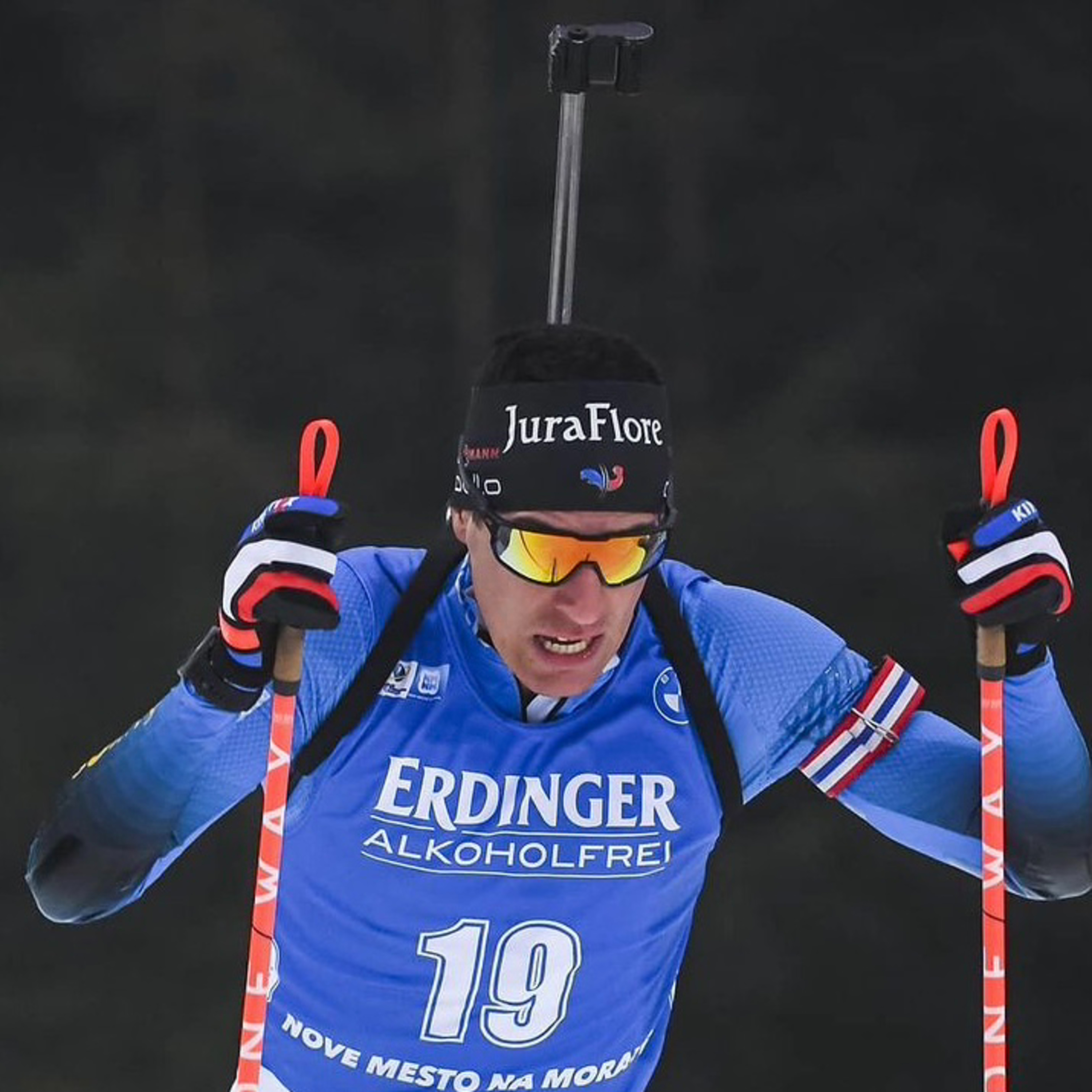 Dans la Tribune