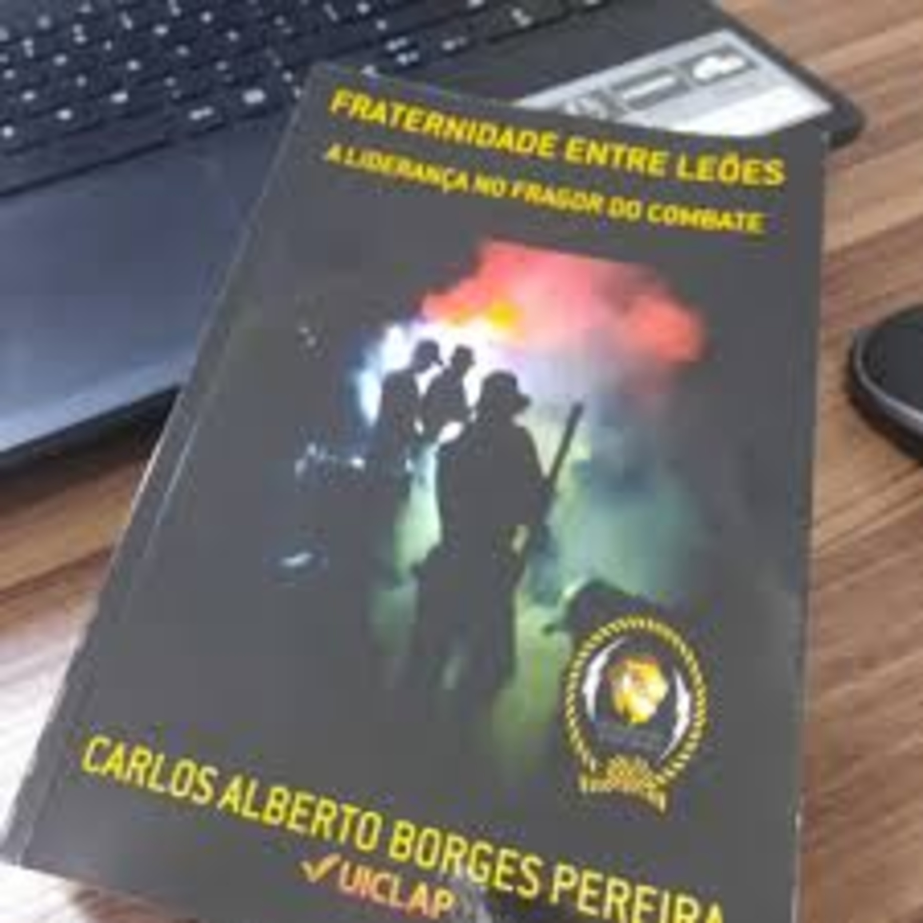 FRATERNIDADE ENTRE LEÕES