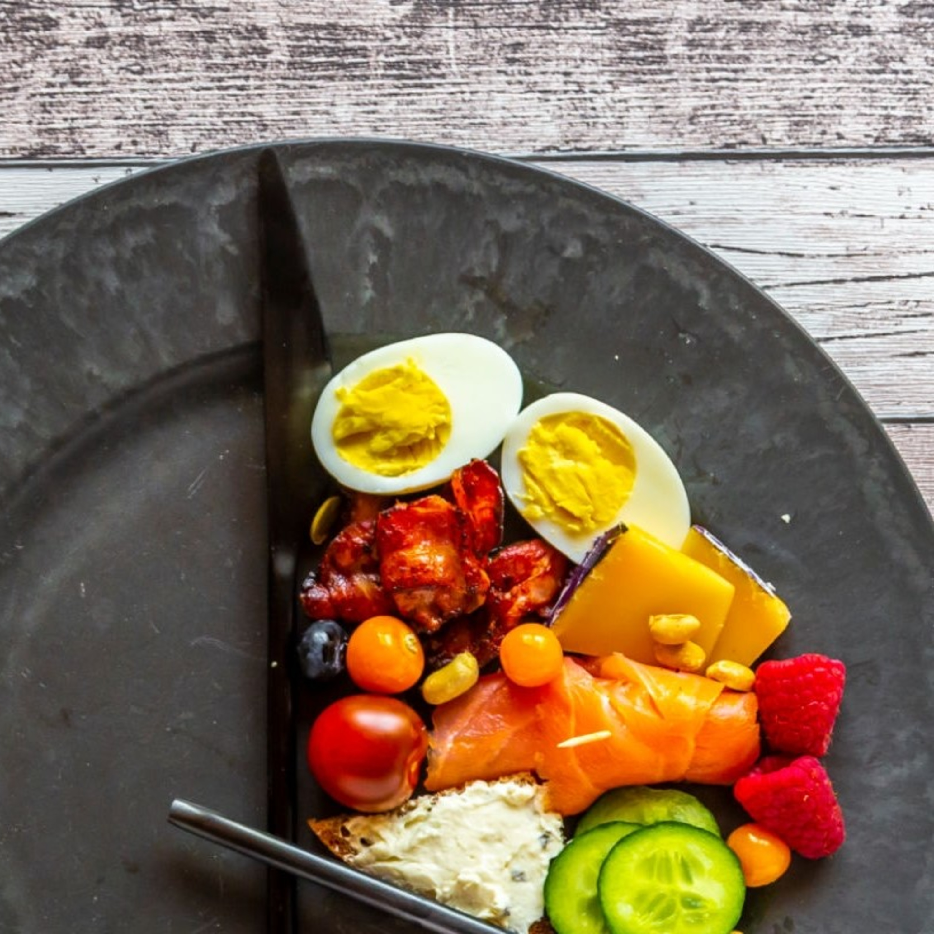 Diet, fitness and wellbeing. Importance of knowing what to eat and how to stay healthy.