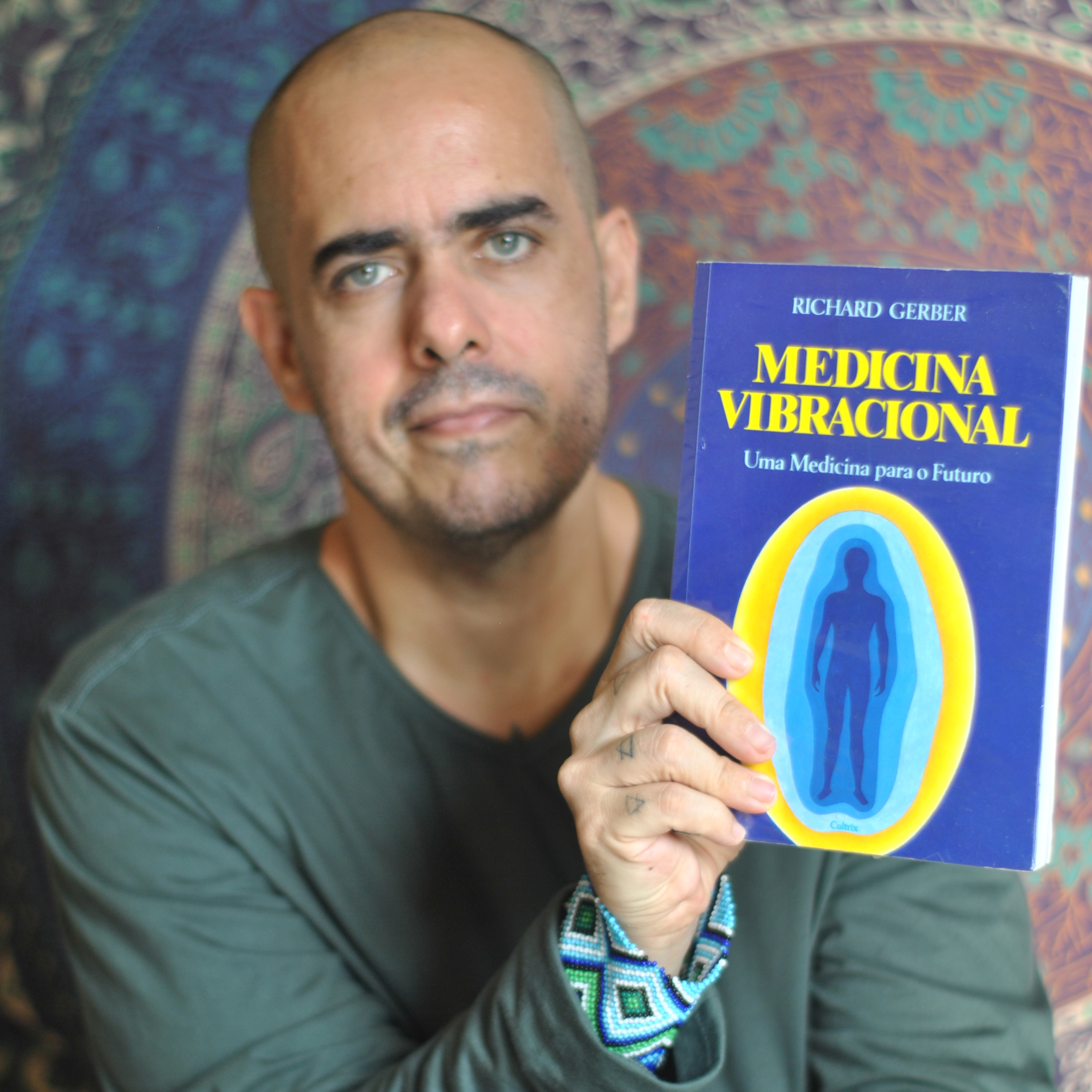 Ame a vacina, mas não deixe de rezar!