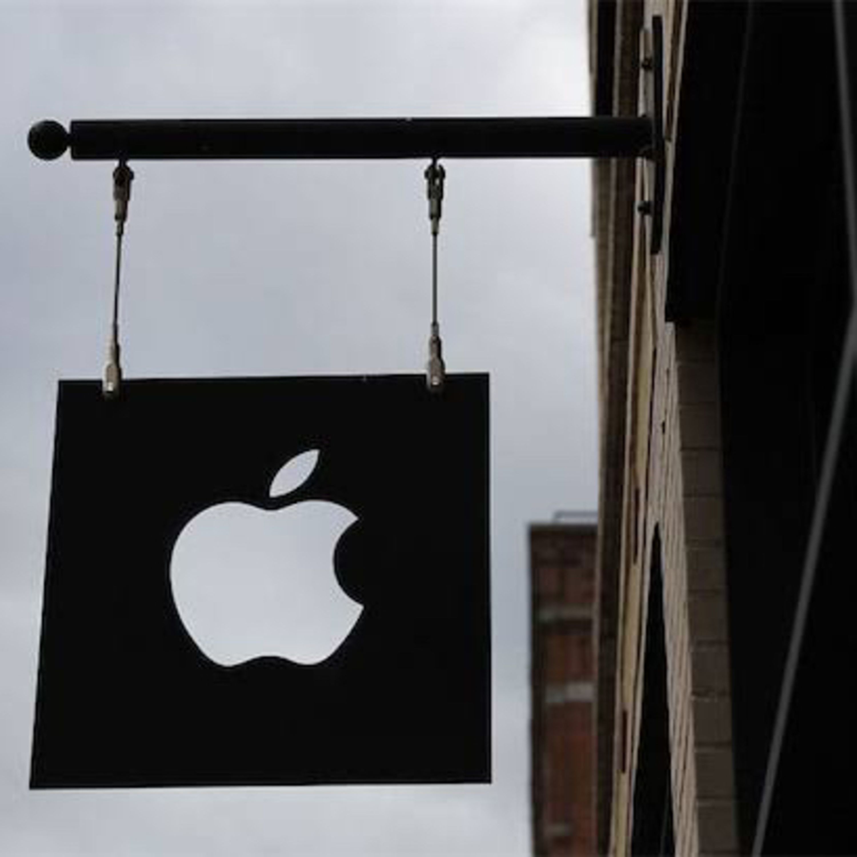 今年のiPhone13は生産前倒し? 9月か10月発売の予想 by Forbes episode artwork