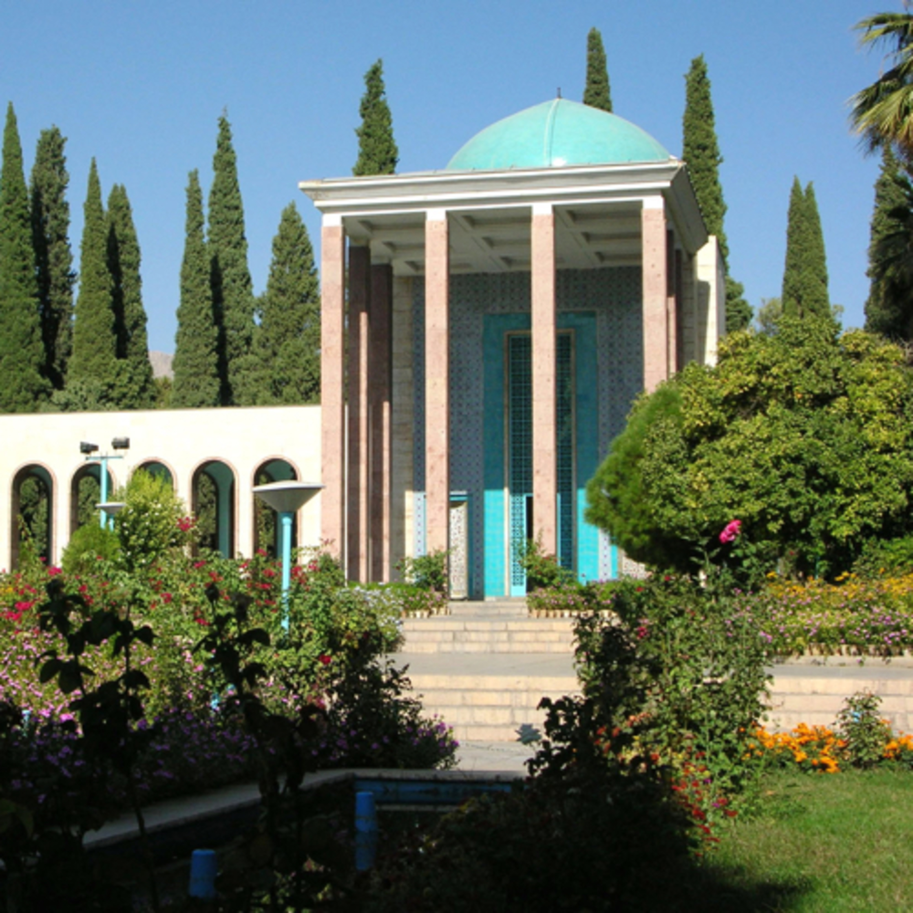 کاور مبین که می‌گوید، ببین چه می‌گوید (۷۰۳)