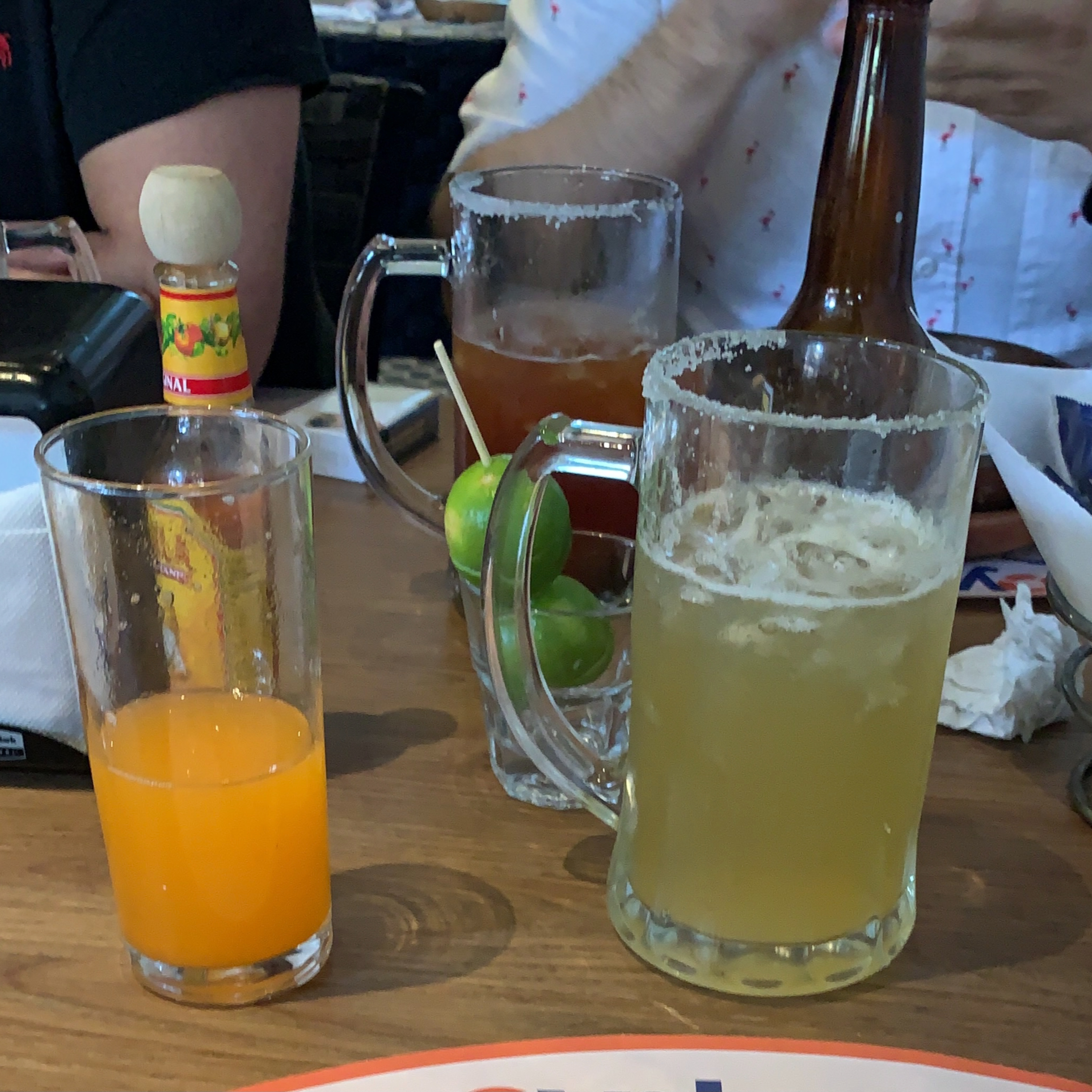 Con Trago en Mano
