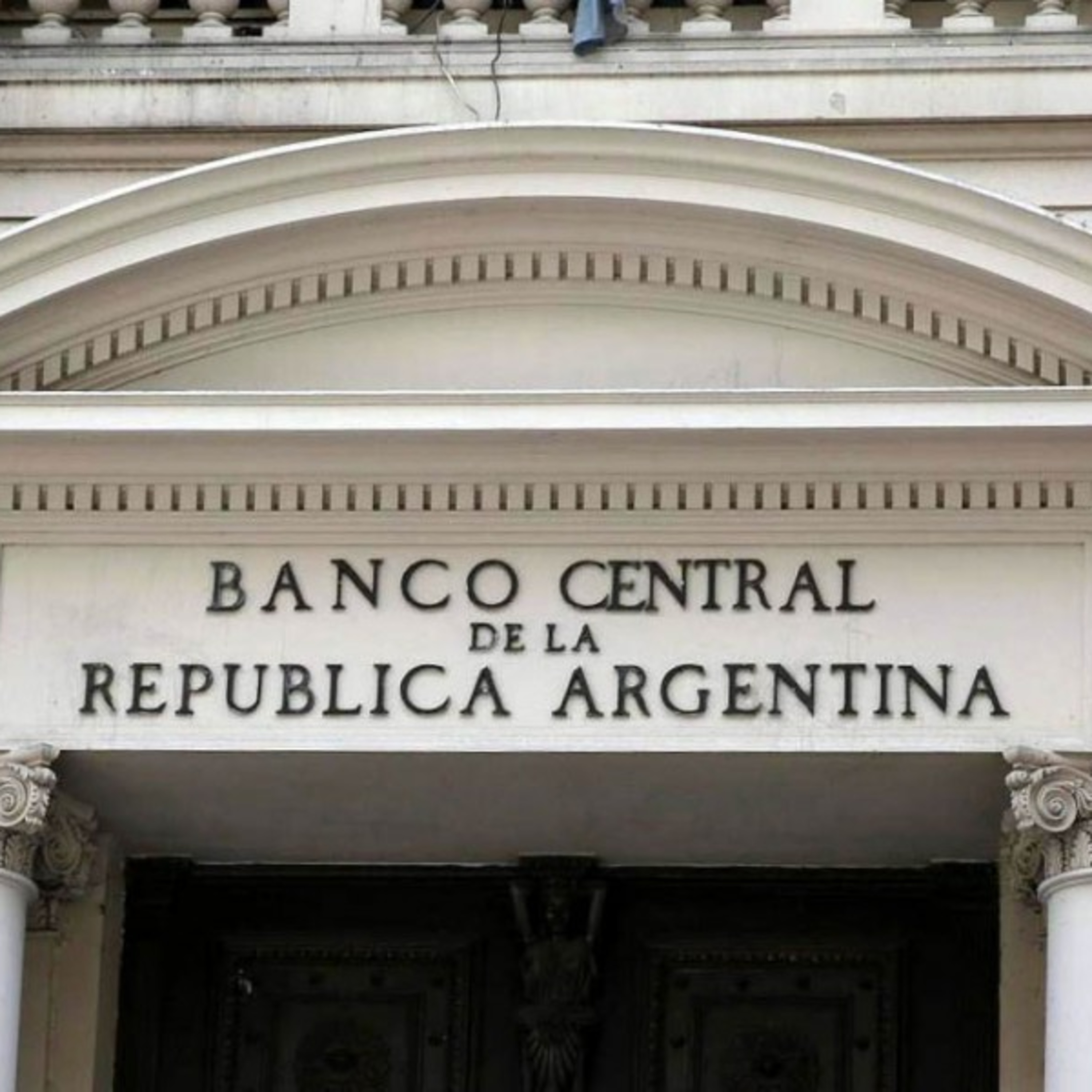 ECONOMÍA | Intervención del Estado en el tipo de cambio - Nadia Schuffer