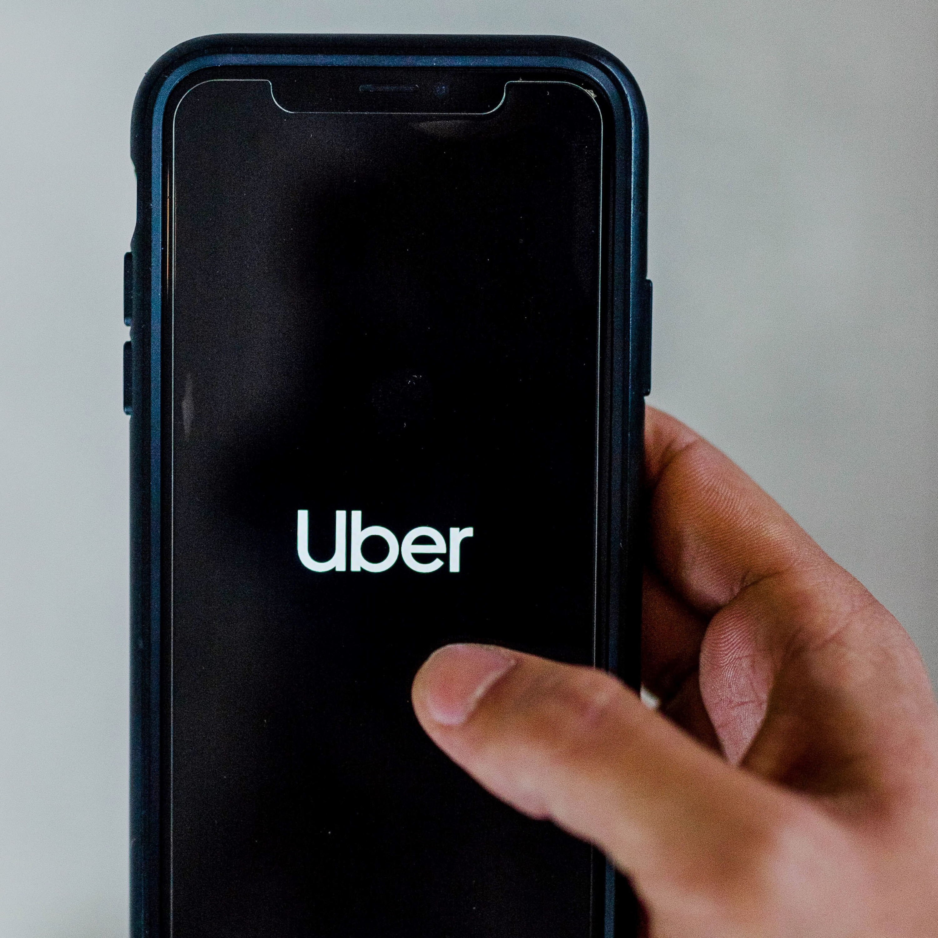 Conductor de Uber narra la pesadilla que vivió durante el carjacking en Toa Baja episode artwork